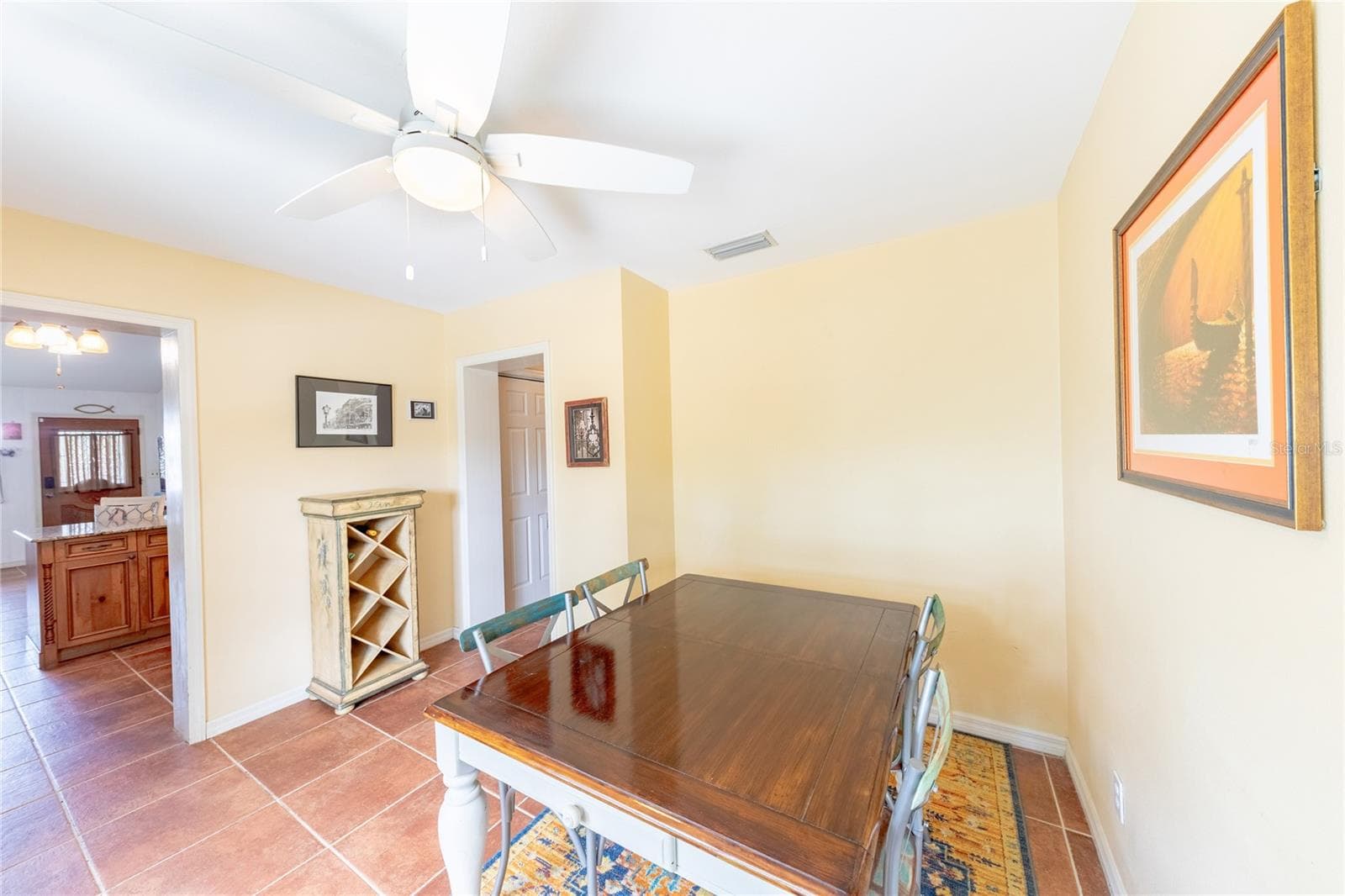 Airy and bright showcasing a radiant space to gather - 316 ALBA ST E, VENICE
