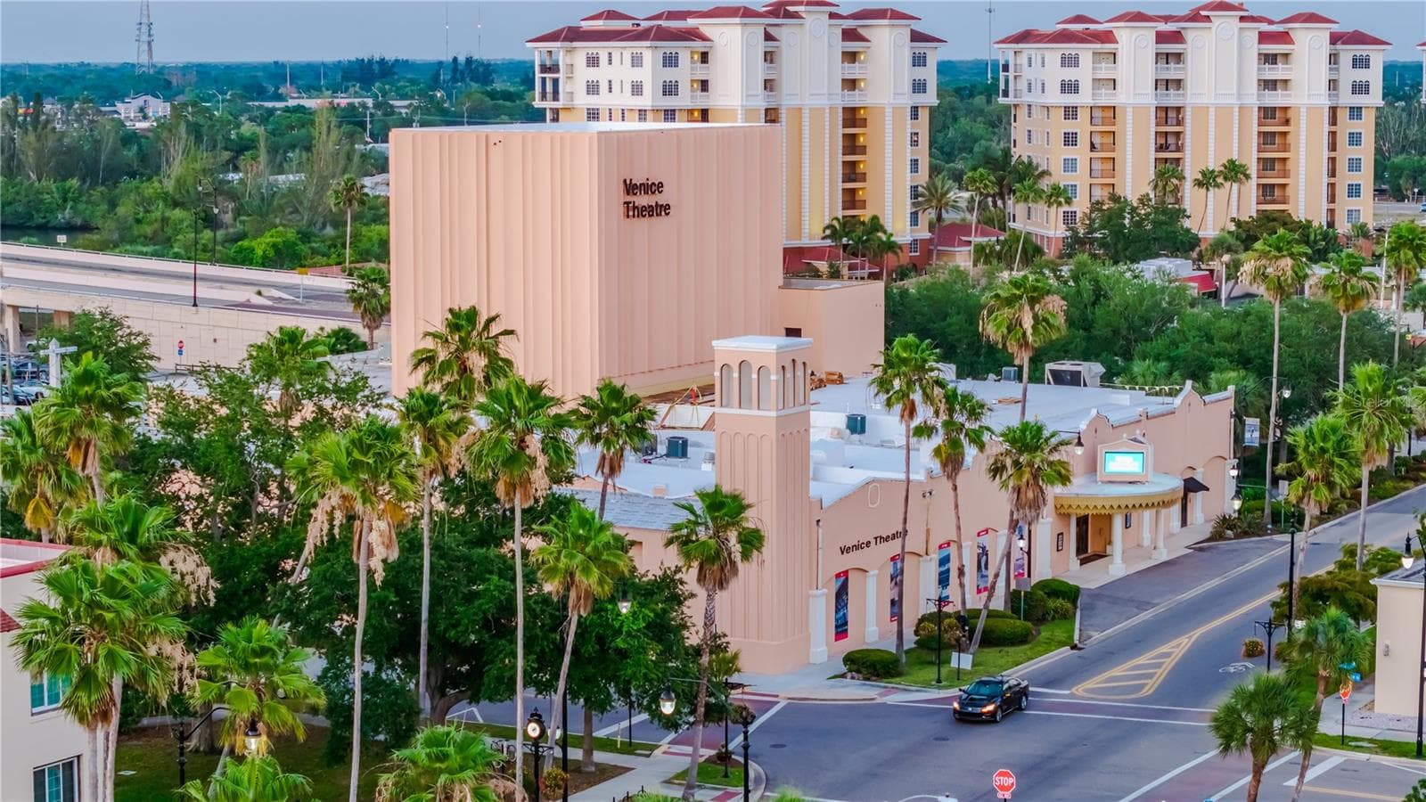 Downtown amenities include the Venice Theater with large parking lot and walking distance to restaurants, wine bar, and shopping. - 316 ALBA ST E, VENICE