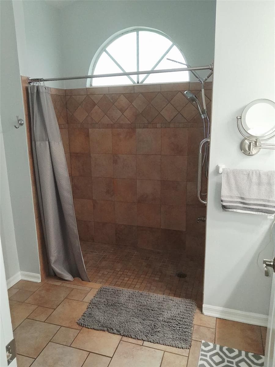 Single Family Residence at 5358 MONTSERRAT DR, LAKELAND, photo 18 of 29