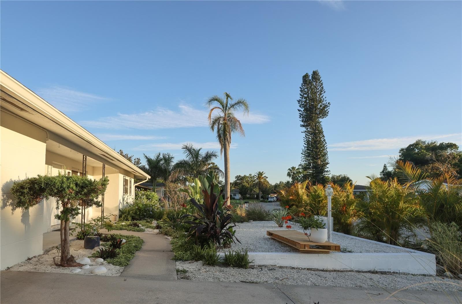 Secondly, one cannot help to notice the luxuriously opulent garden that wraps around the home, giving it an exotic feel as well as complete privacy. - 2513 CROTON AVE, SARASOTA