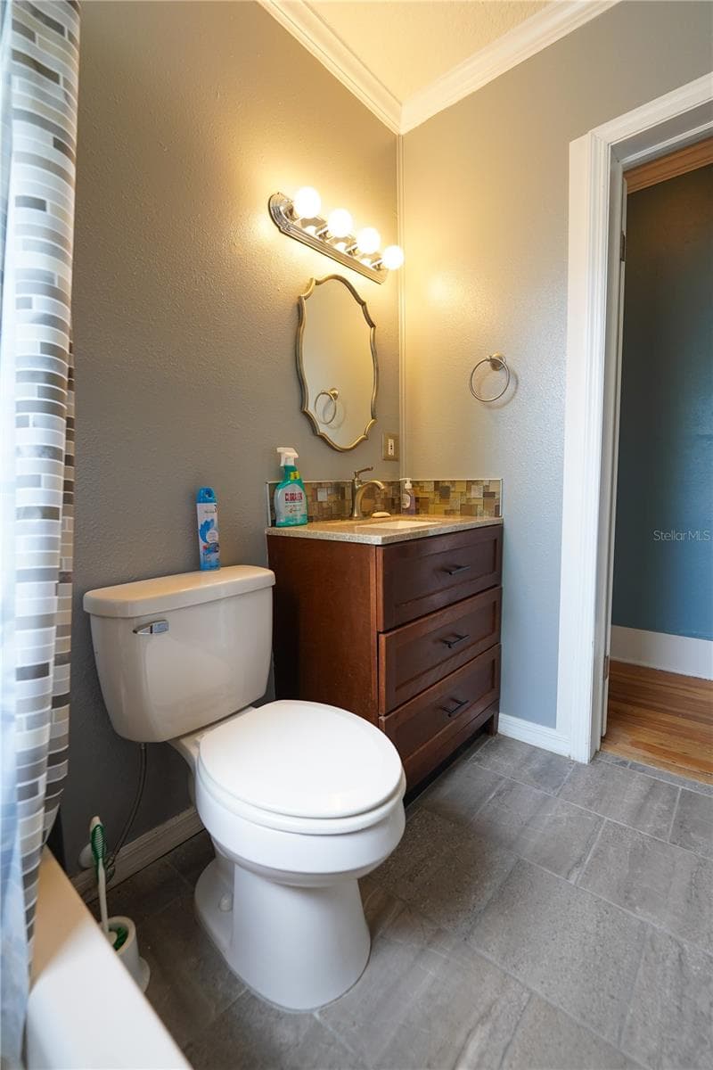 Full Bathroom - 1004 TALTON AVE, DELAND