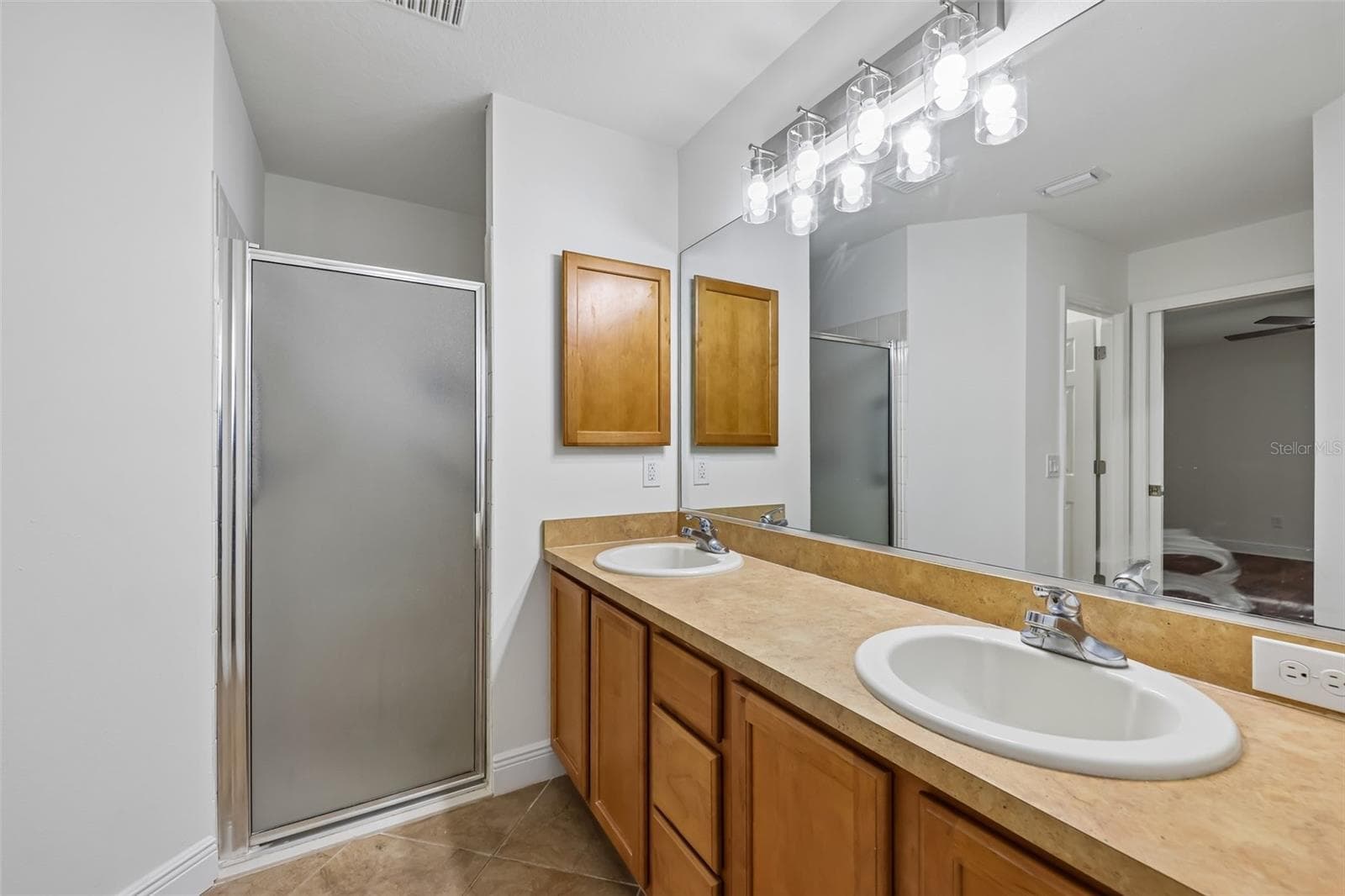 Master Bath walk-in Shower - 1000 KENOVA AVE, THE VILLAGES