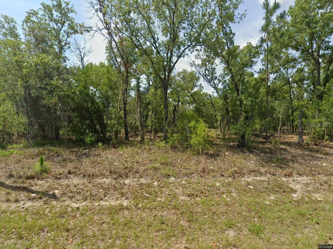 1900 W MAGENTA DR