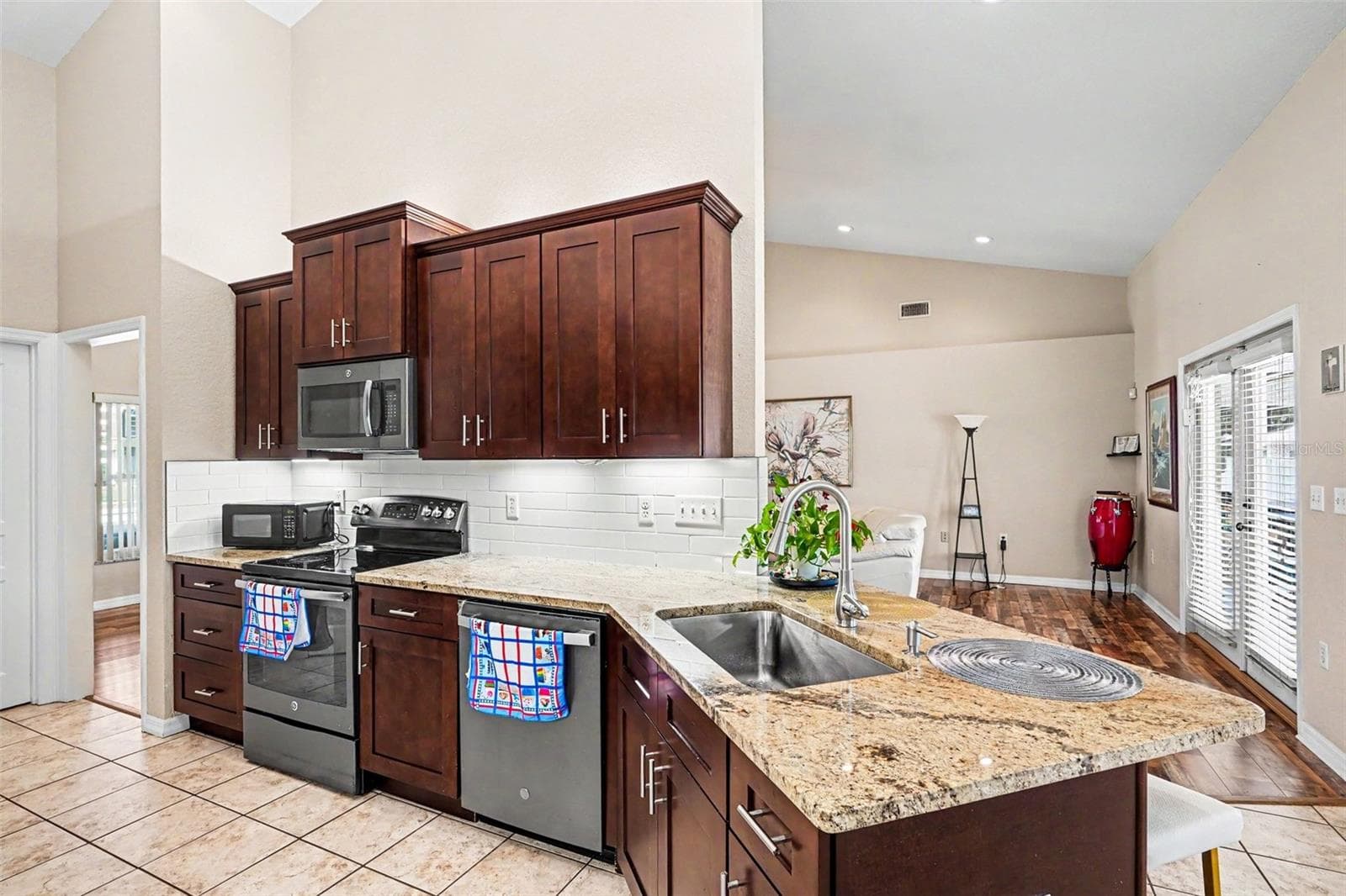 Single Family Residence at 113 SHADDOCK DR, AUBURNDALE, photo 13 of 30