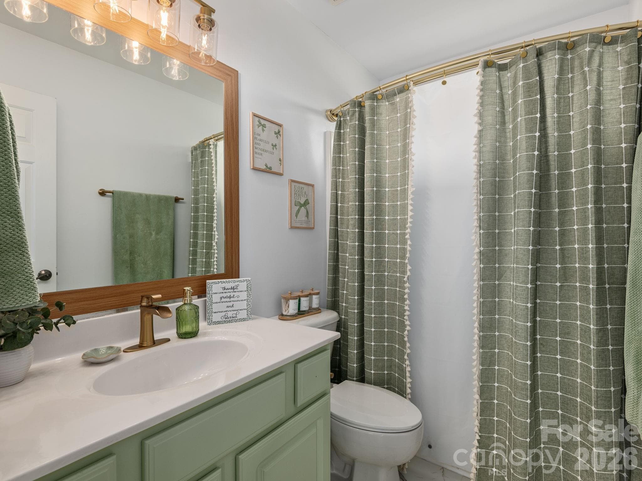 Upper Level Full Bath - 288 Walnut Crest Road, Fletcher
