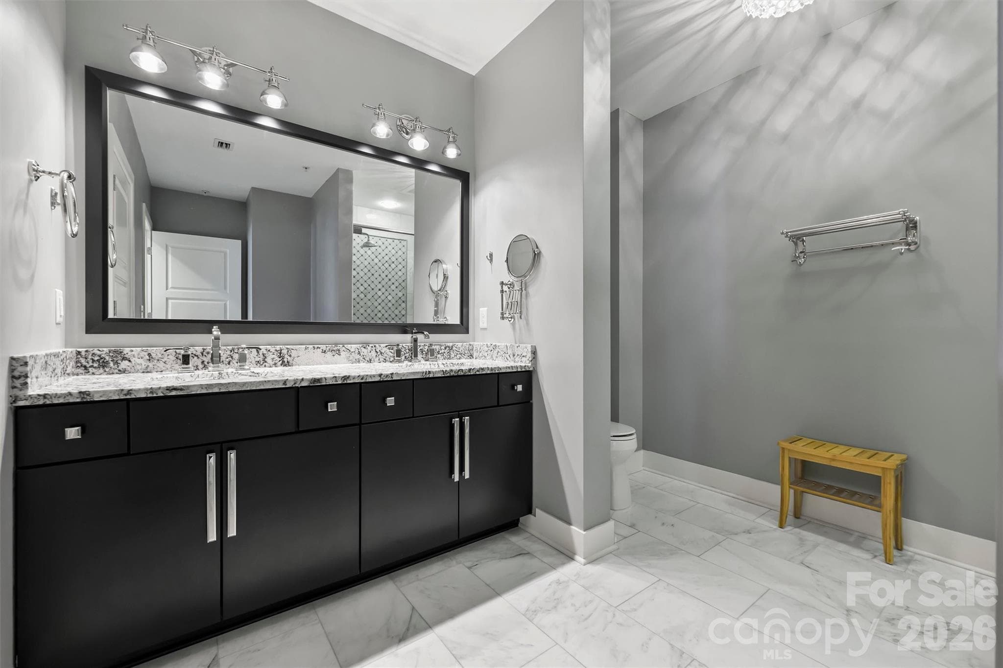 Ensuite Bathroom - Charlotte