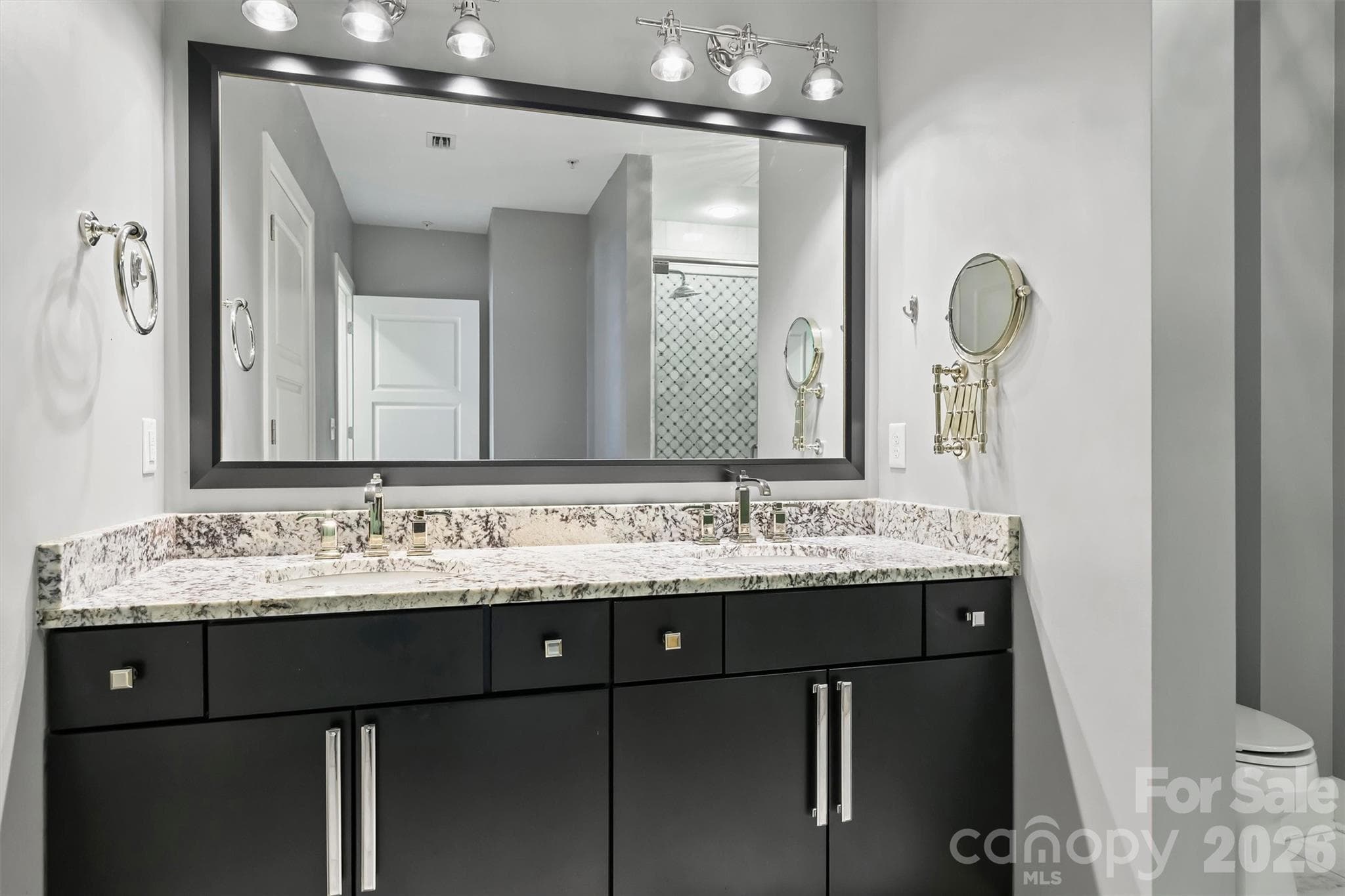 Ensuite Bathroom - Charlotte