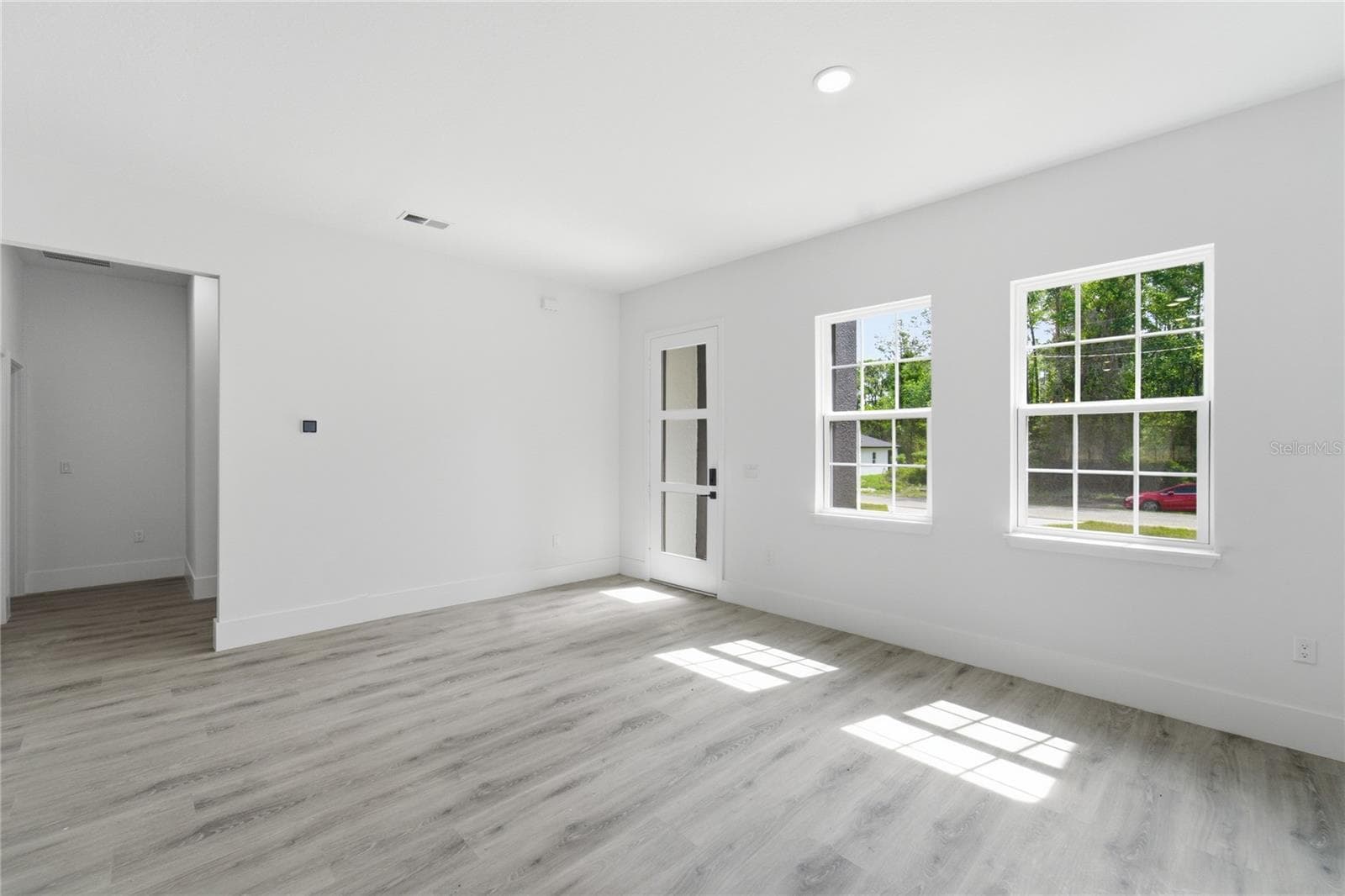 Single Family Residence at 238 E CALDWELL DR, DUNNELLON, photo 5 of 39