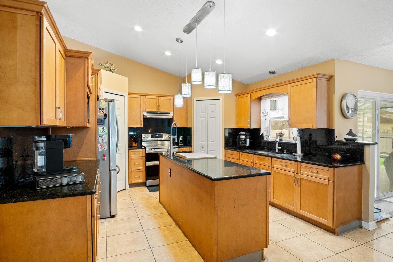 Kitchen - 203 FLOUNDER PL, POINCIANA