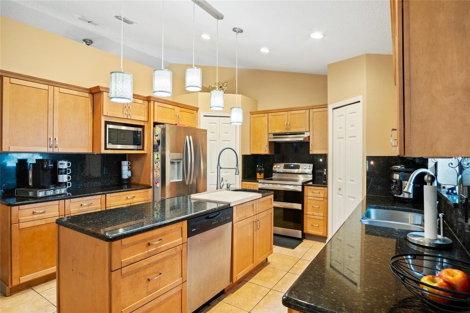 Kitchen - 203 FLOUNDER PL, POINCIANA