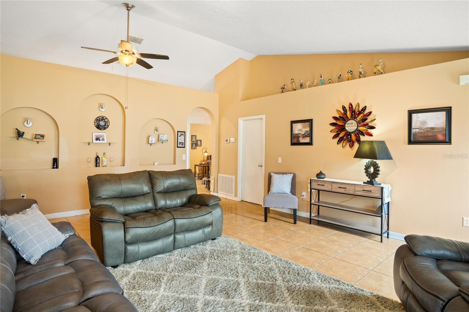 Family Room - 203 FLOUNDER PL, POINCIANA