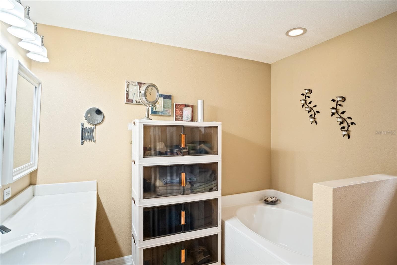 Master Bath - 203 FLOUNDER PL, POINCIANA
