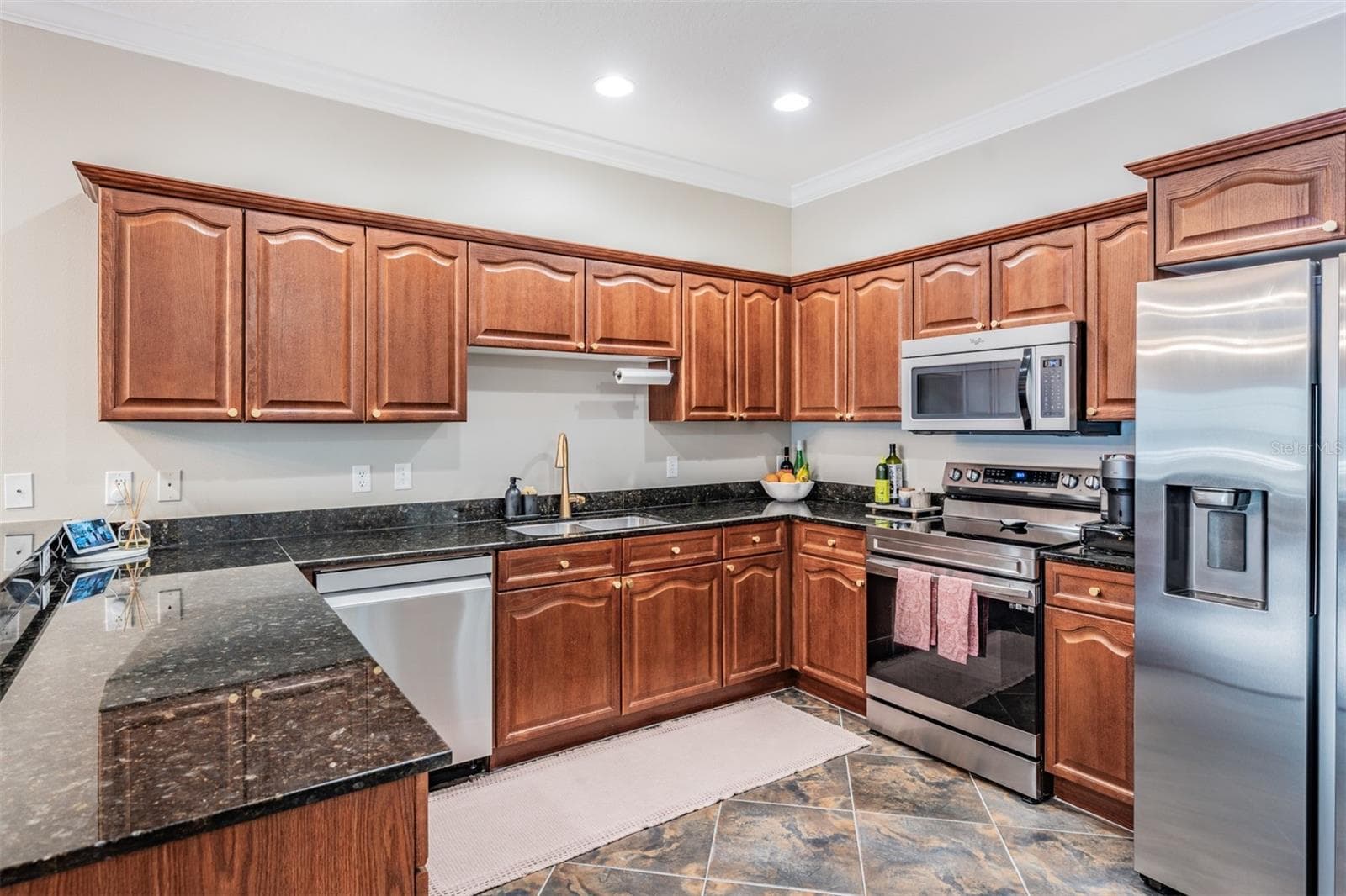 Townhouse at 415 BARCELONA DR, ST PETERSBURG, photo 12 of 38