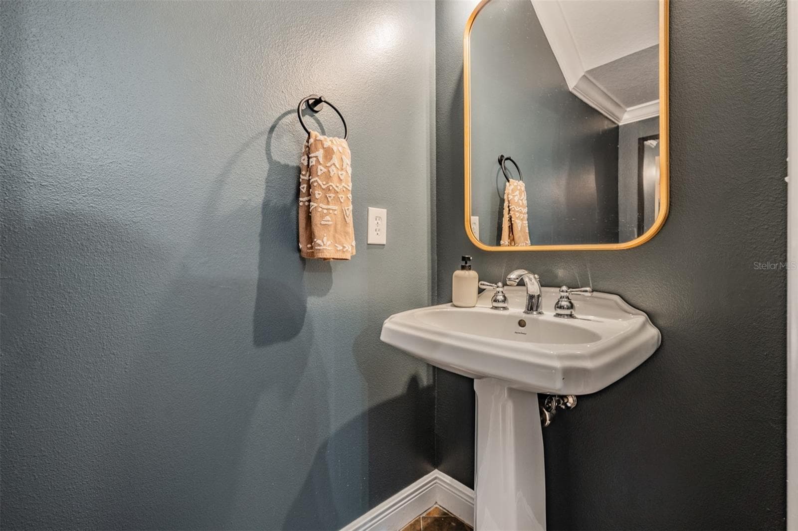 Townhouse at 415 BARCELONA DR, ST PETERSBURG, photo 17 of 38