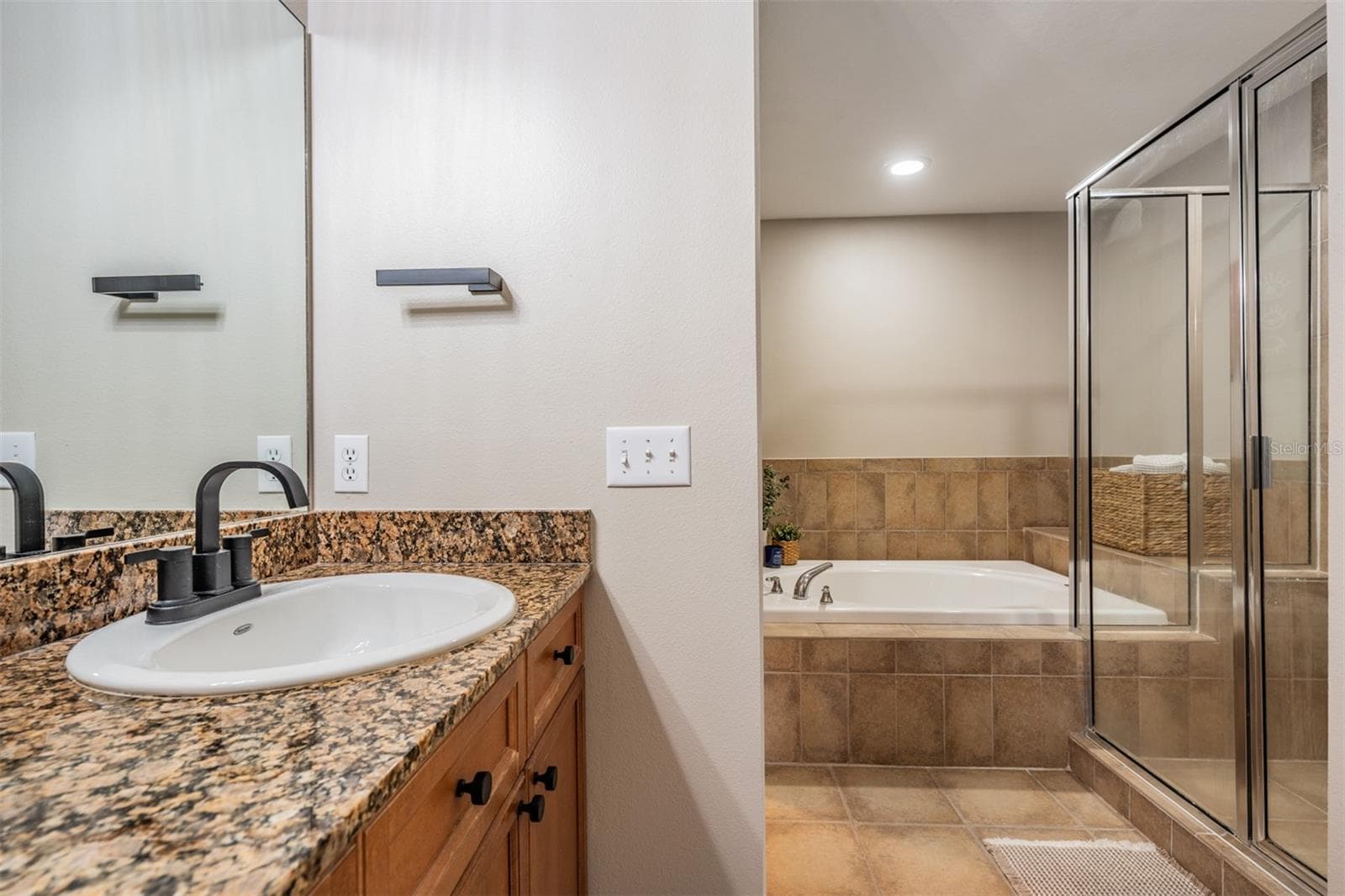 Townhouse at 415 BARCELONA DR, ST PETERSBURG, photo 24 of 38