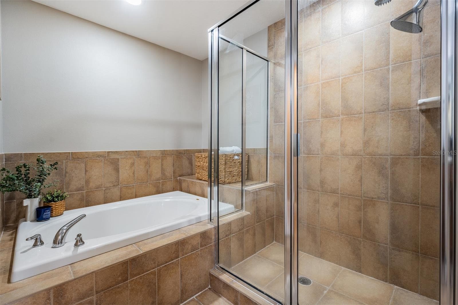 Townhouse at 415 BARCELONA DR, ST PETERSBURG, photo 25 of 38