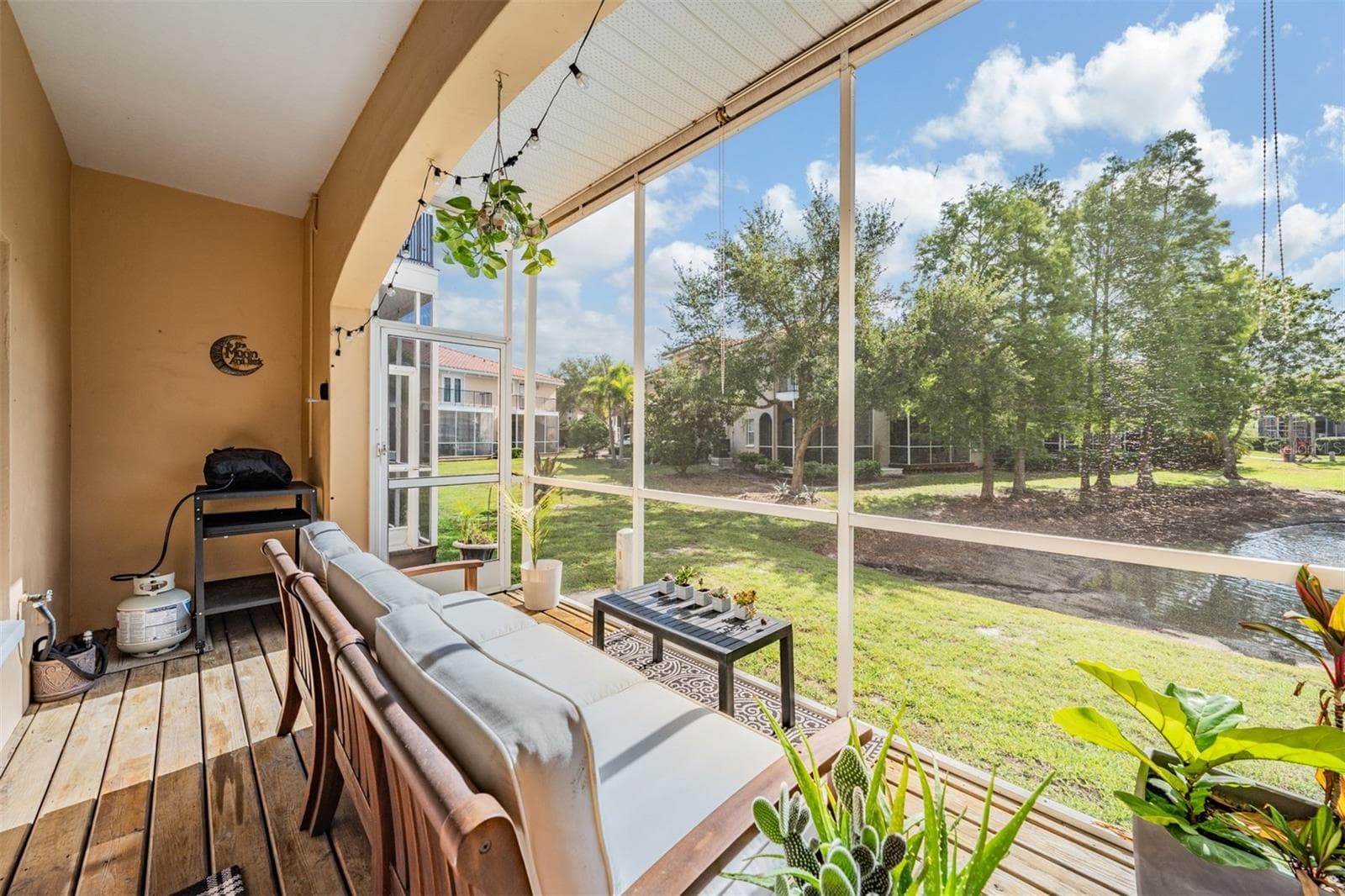 Townhouse at 415 BARCELONA DR, ST PETERSBURG, photo 32 of 38
