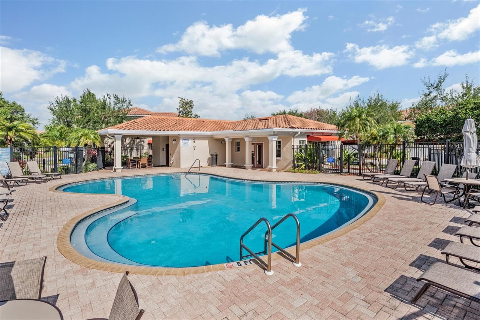 Townhouse at 415 BARCELONA DR, ST PETERSBURG, photo 38 of 38
