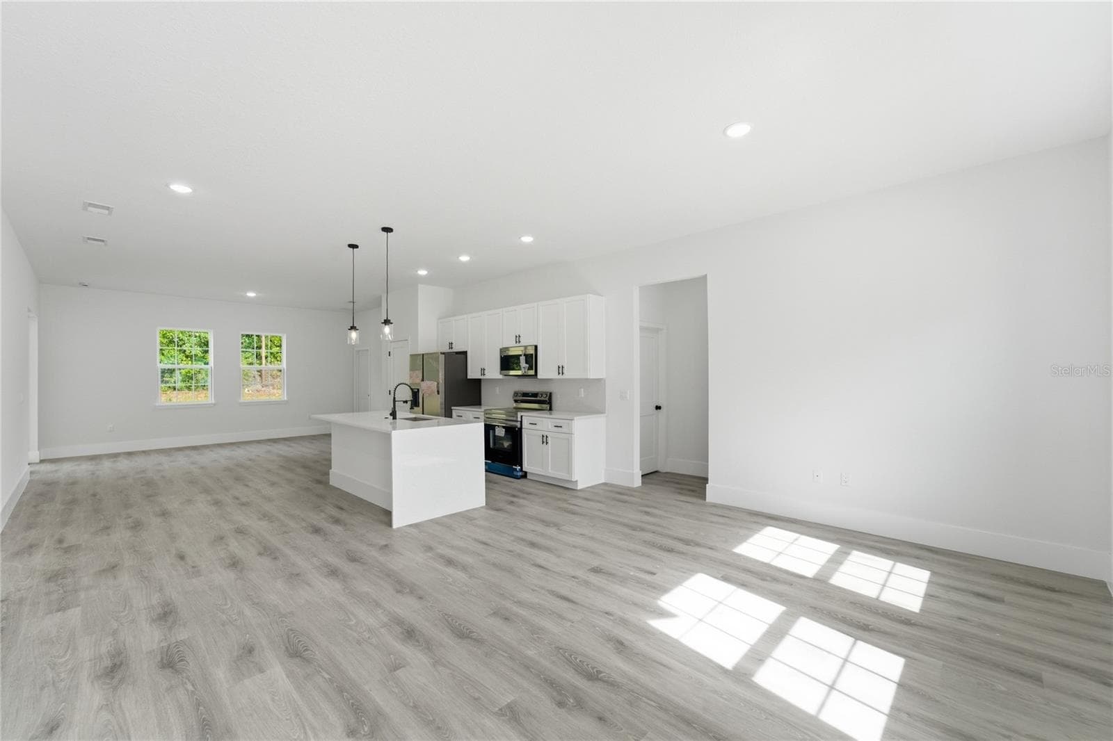 Single Family Residence at 226 E CALDWELL DR, DUNNELLON, photo 2 of 40