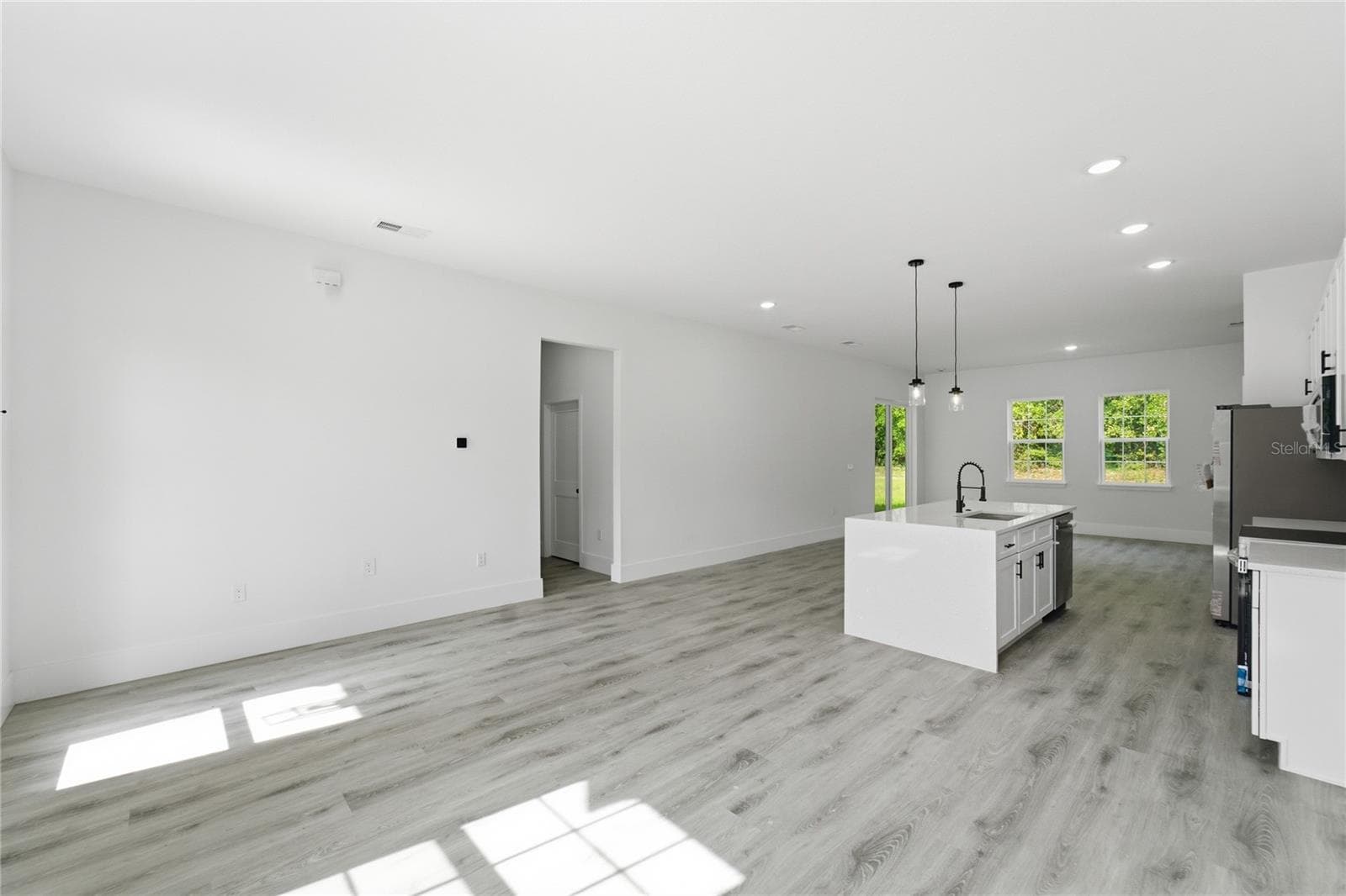 Single Family Residence at 226 E CALDWELL DR, DUNNELLON, photo 4 of 40