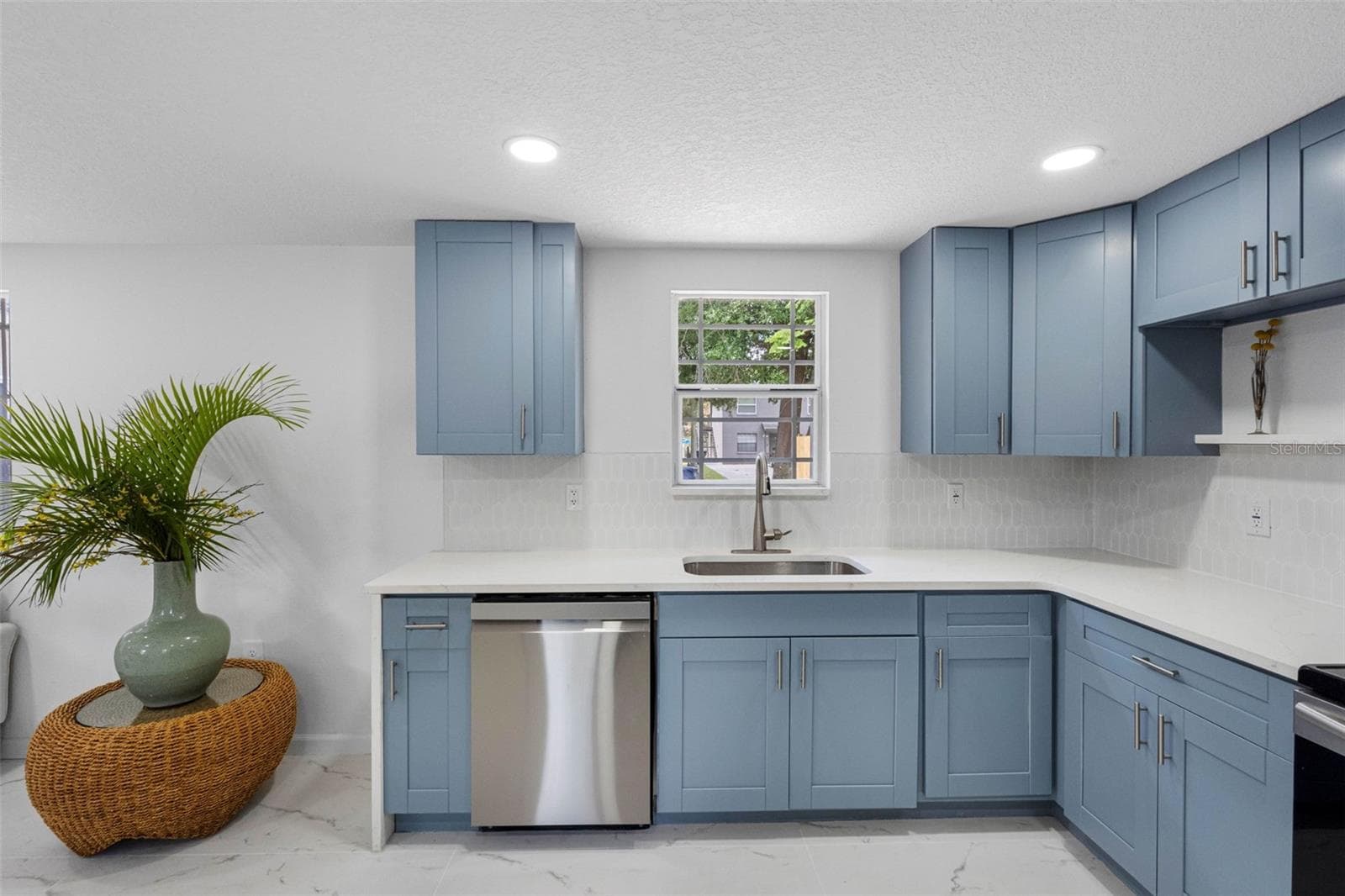 Single Family Residence at 1208 E CHILKOOT AVE, TAMPA, photo 12 of 32