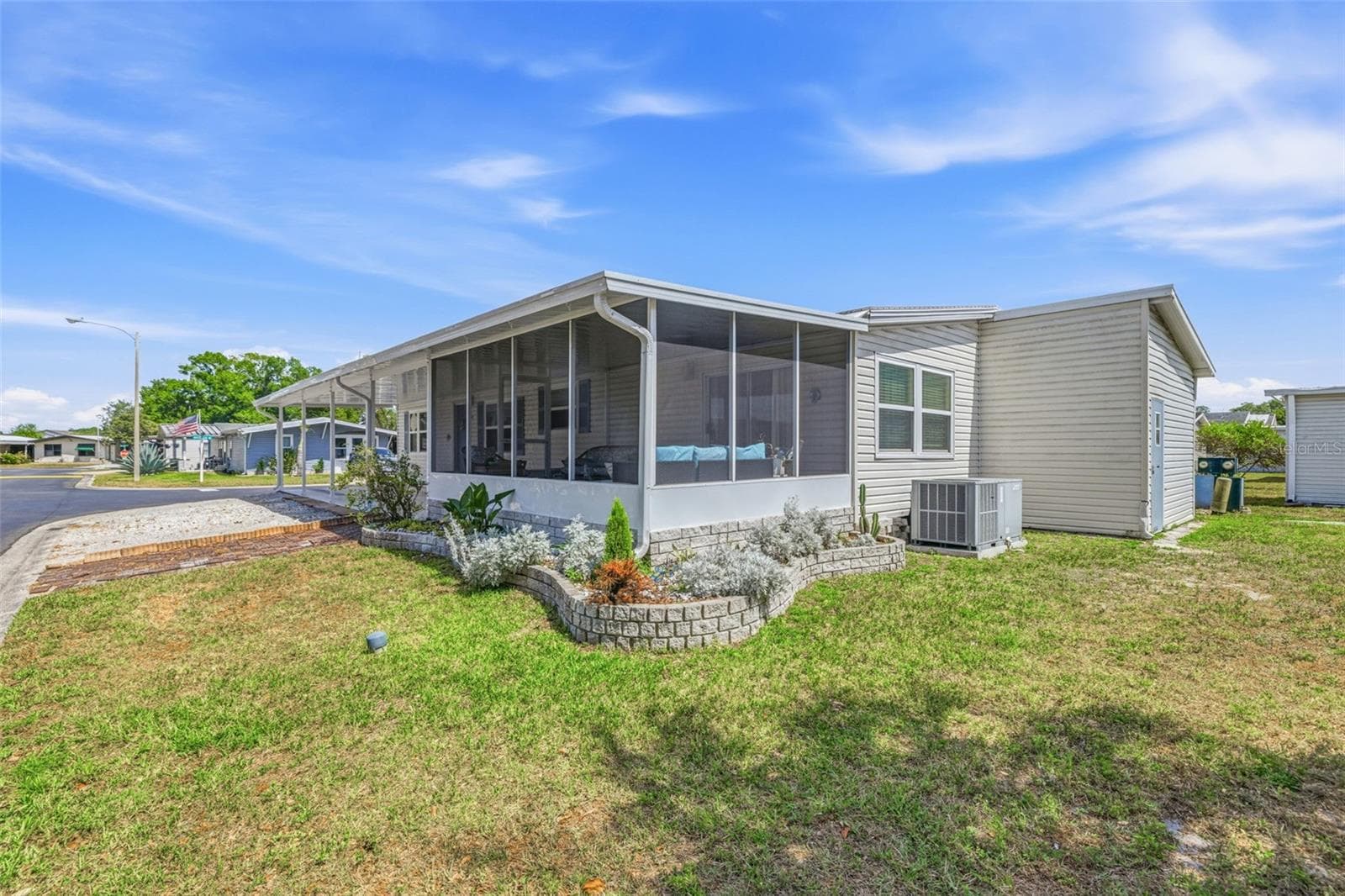 Manufactured Home at 3125 SHORT LEAF ST, WESLEY CHAPEL, photo 2 of 37