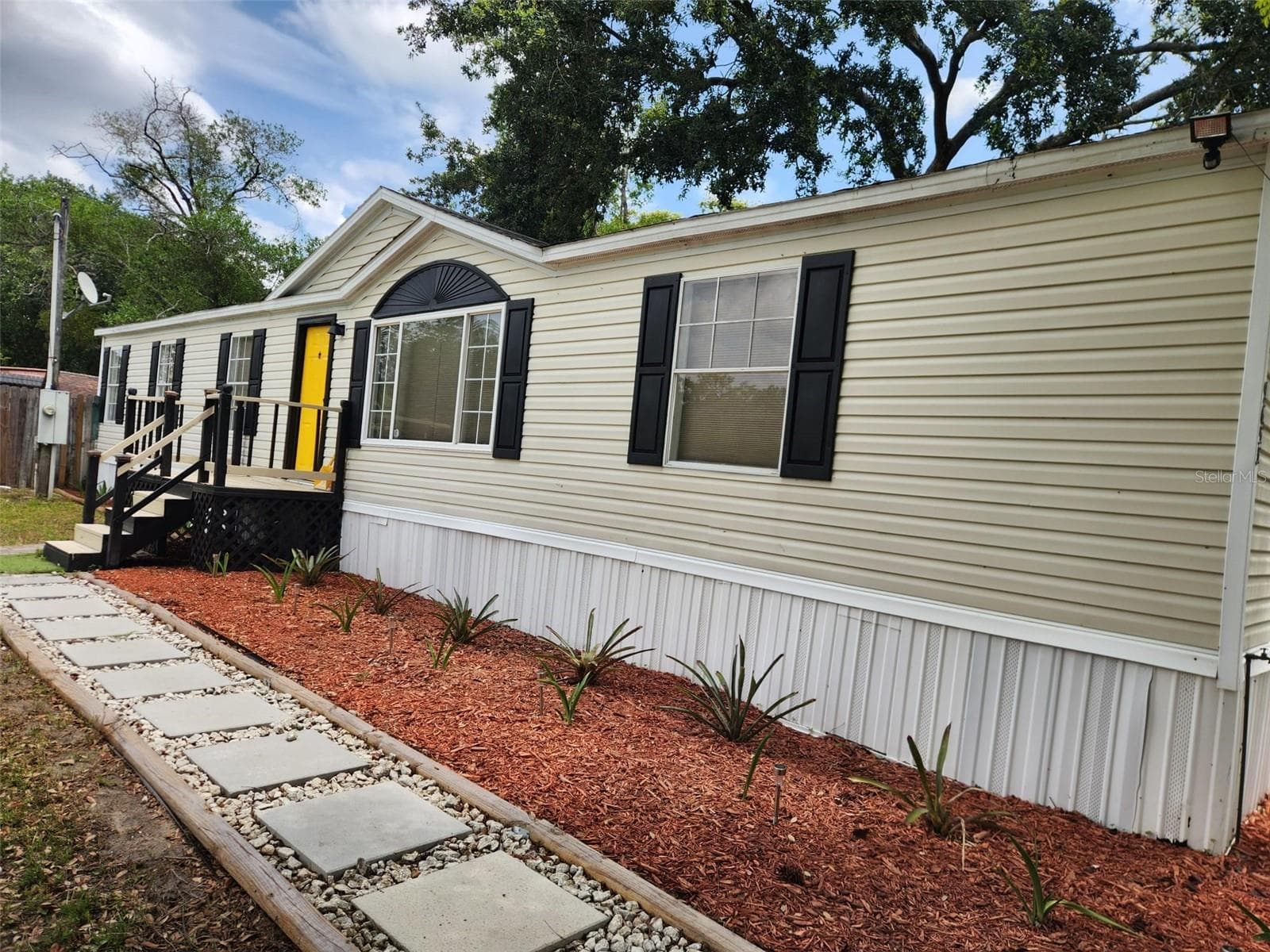 Manufactured Home at 9653 4TH AVE, ORLANDO, photo 4 of 34