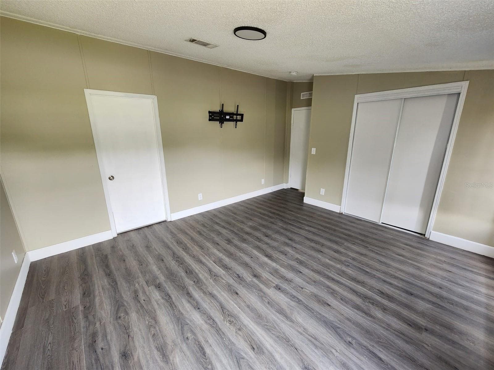 Manufactured Home at 9653 4TH AVE, ORLANDO, photo 6 of 34