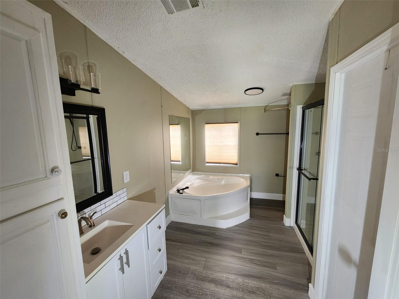 Manufactured Home at 9653 4TH AVE, ORLANDO, photo 15 of 34