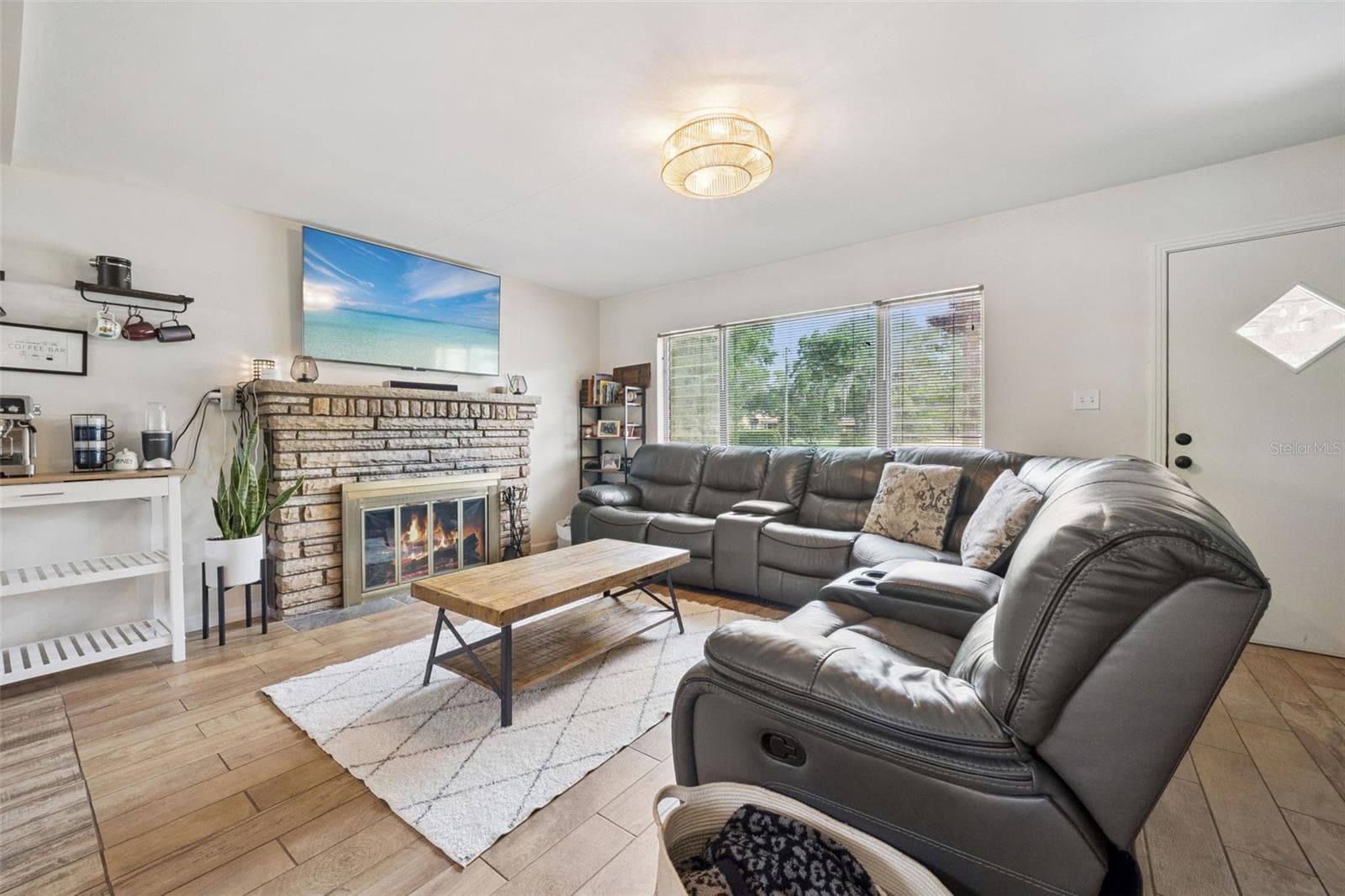 Welcome home! - 219 S CRYSTAL DR, SANFORD
