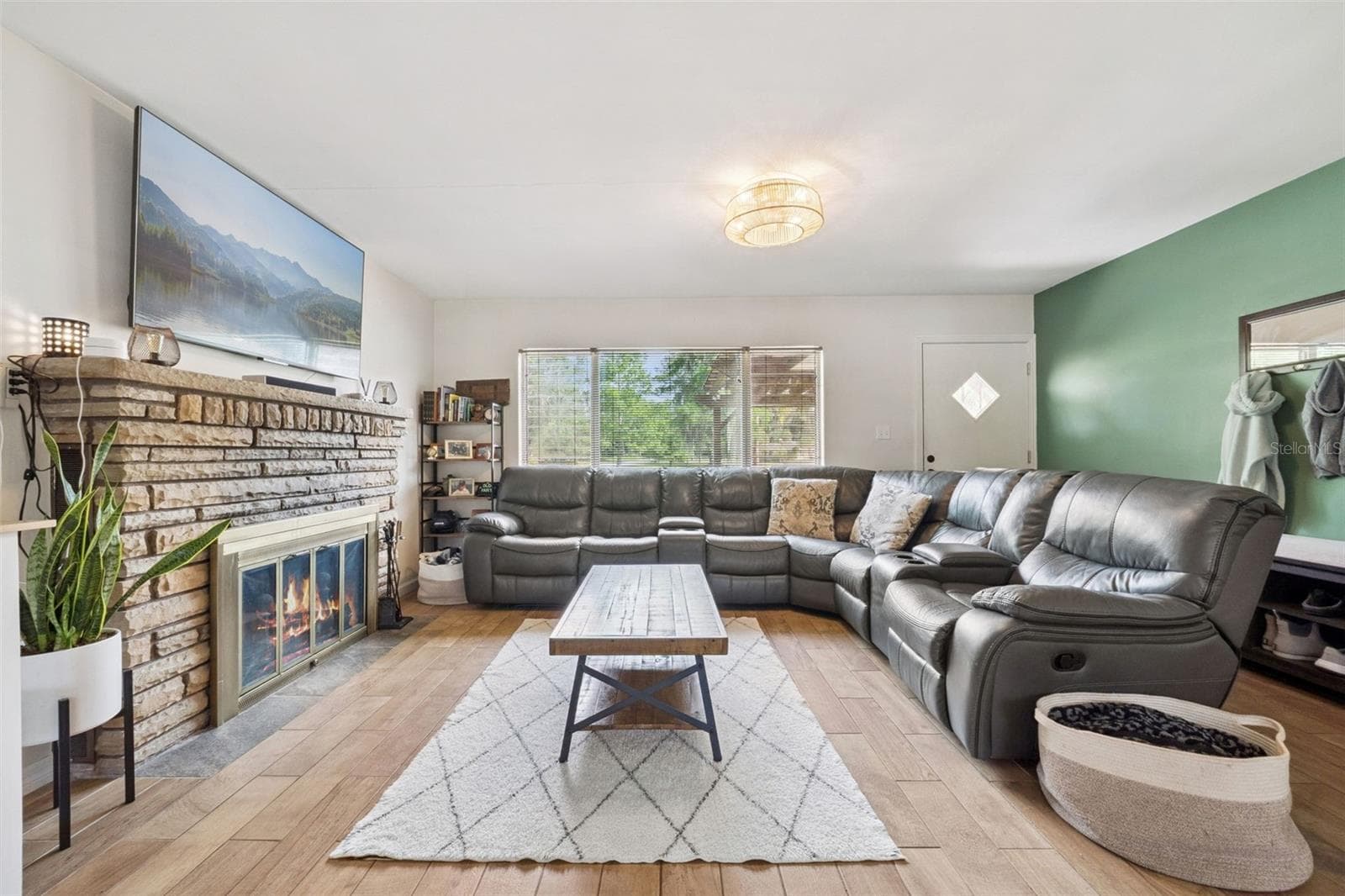Great fireplace! - 219 S CRYSTAL DR, SANFORD