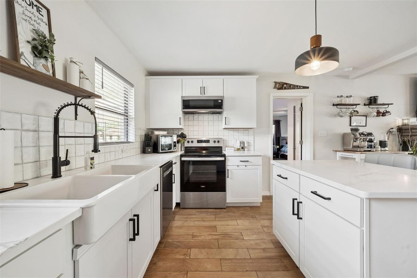 Great Farm sink and view to your backyard! - 219 S CRYSTAL DR, SANFORD
