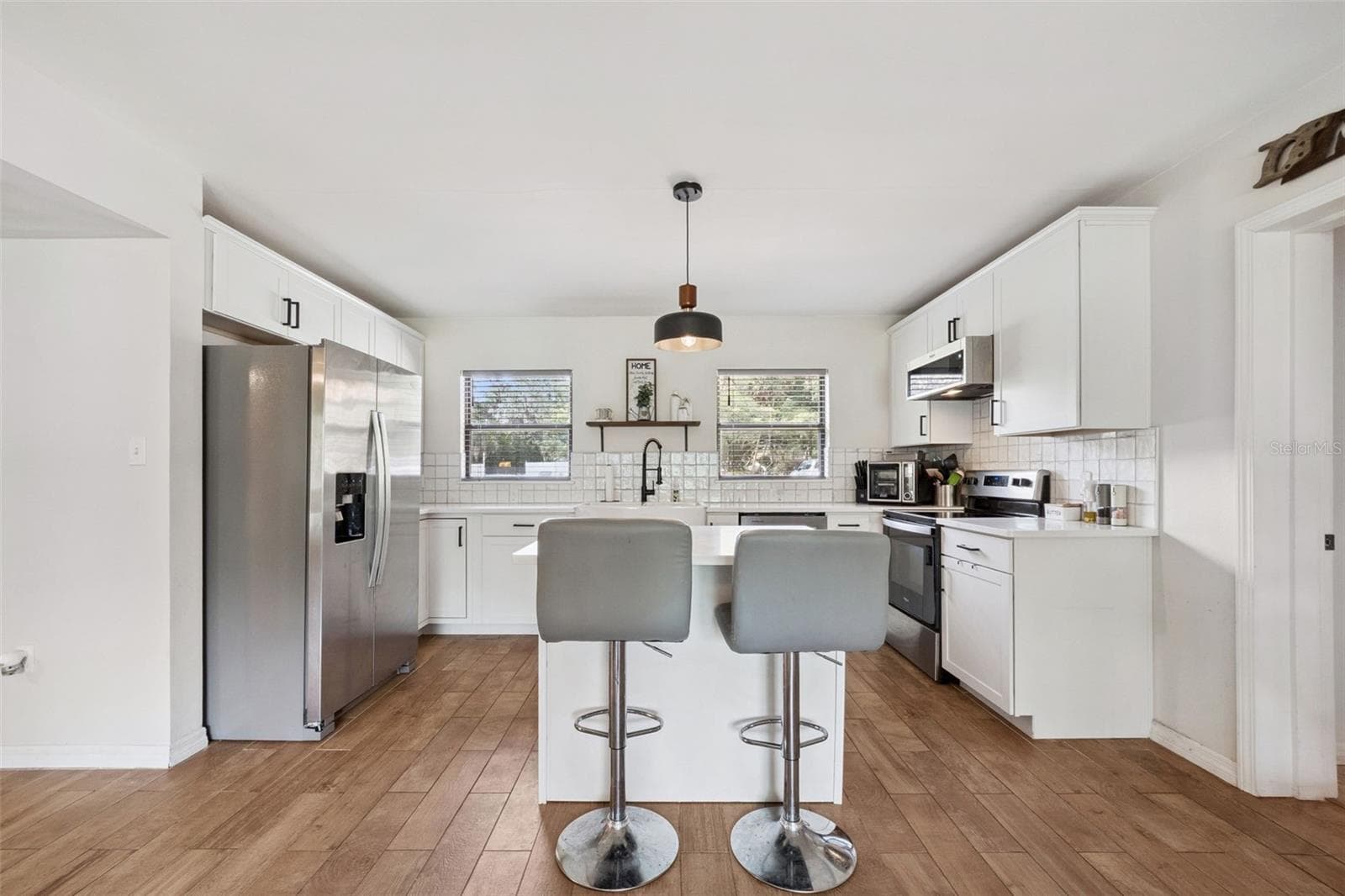 Entertaining island! - 219 S CRYSTAL DR, SANFORD