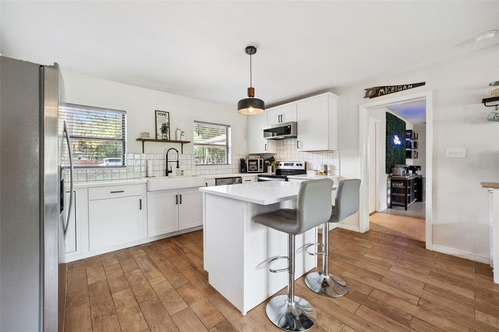 Entry to the primary! - 219 S CRYSTAL DR, SANFORD