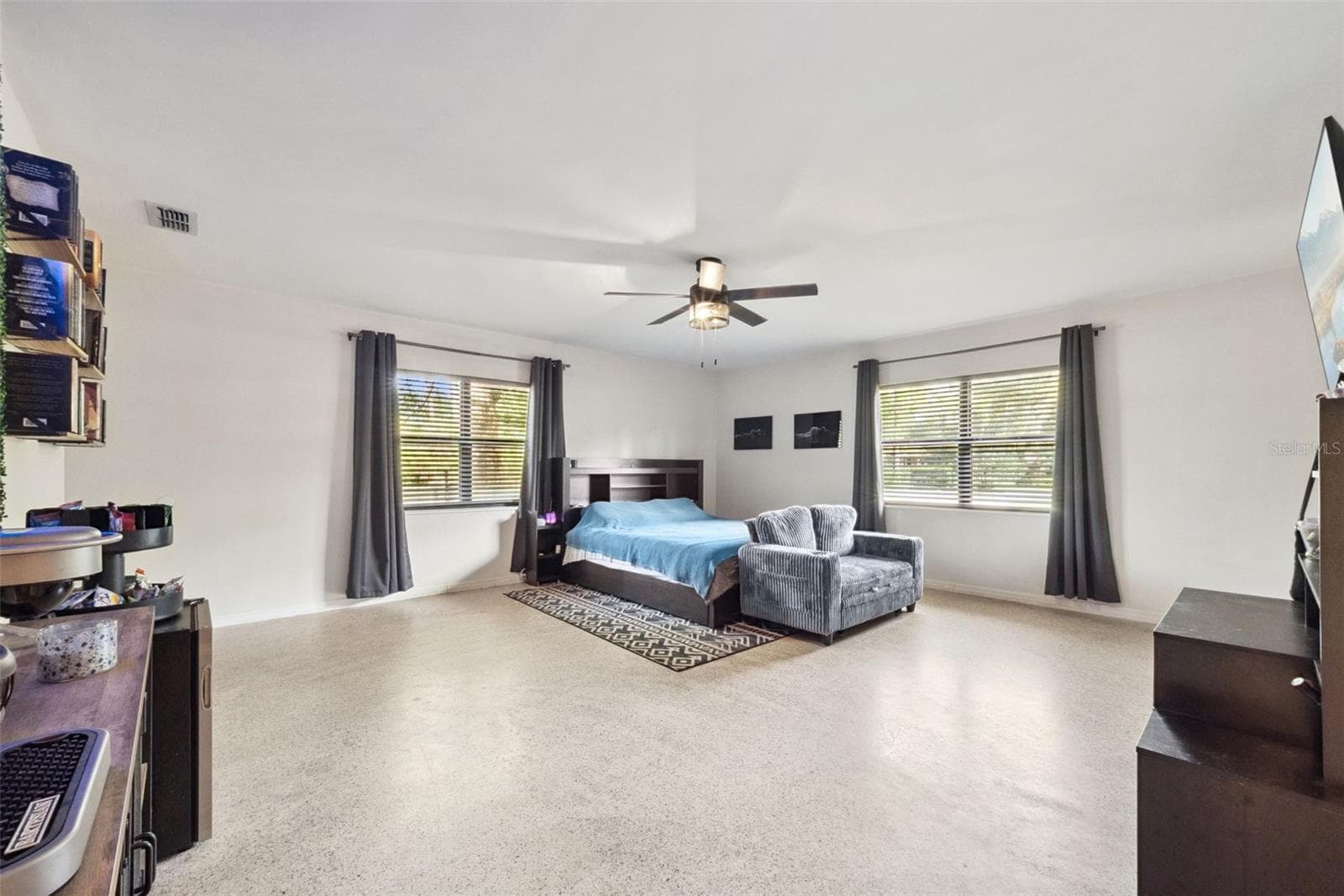 Amazing primary suite! - 219 S CRYSTAL DR, SANFORD