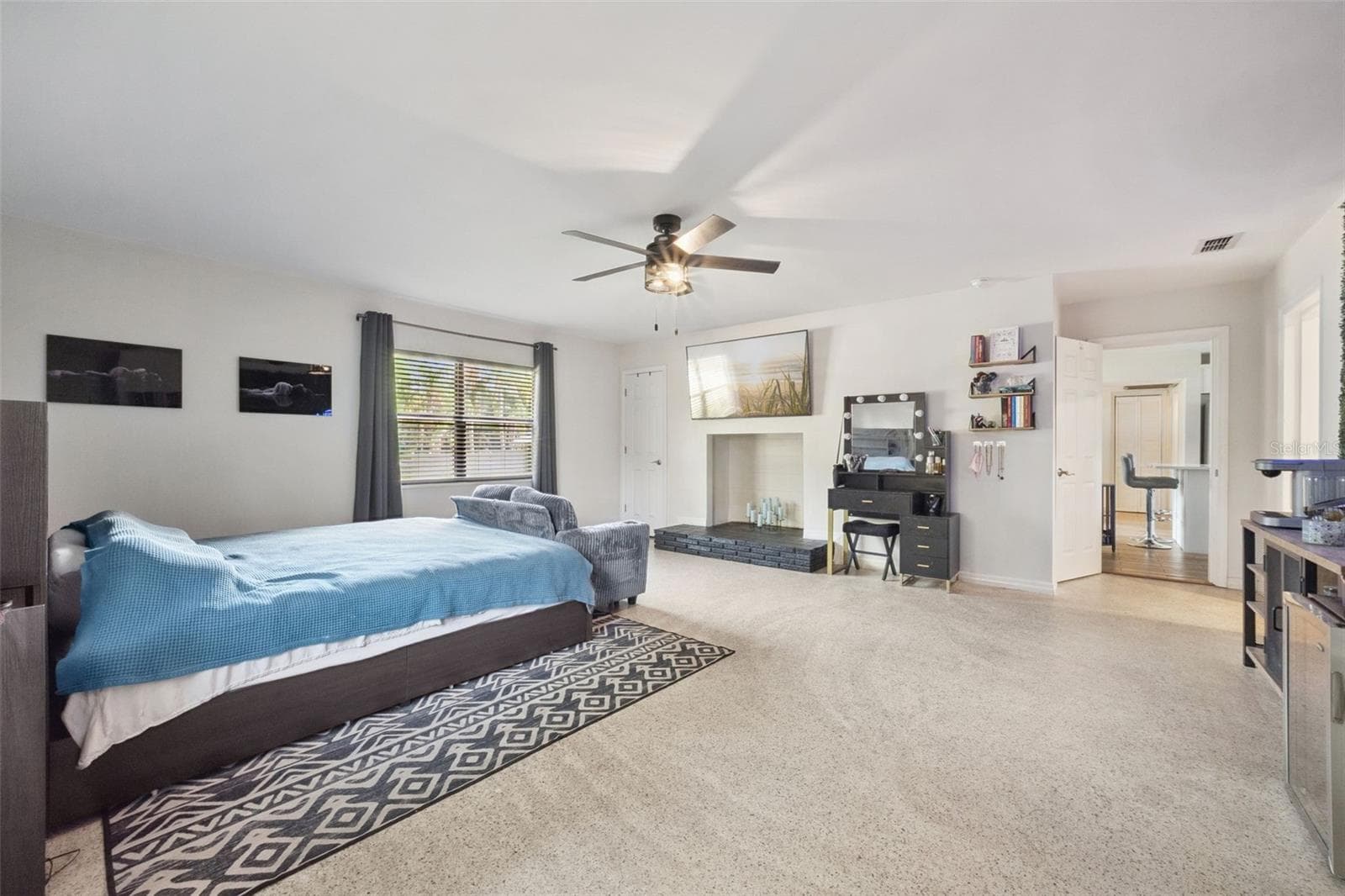 Will accommodate any sized furniture! - 219 S CRYSTAL DR, SANFORD