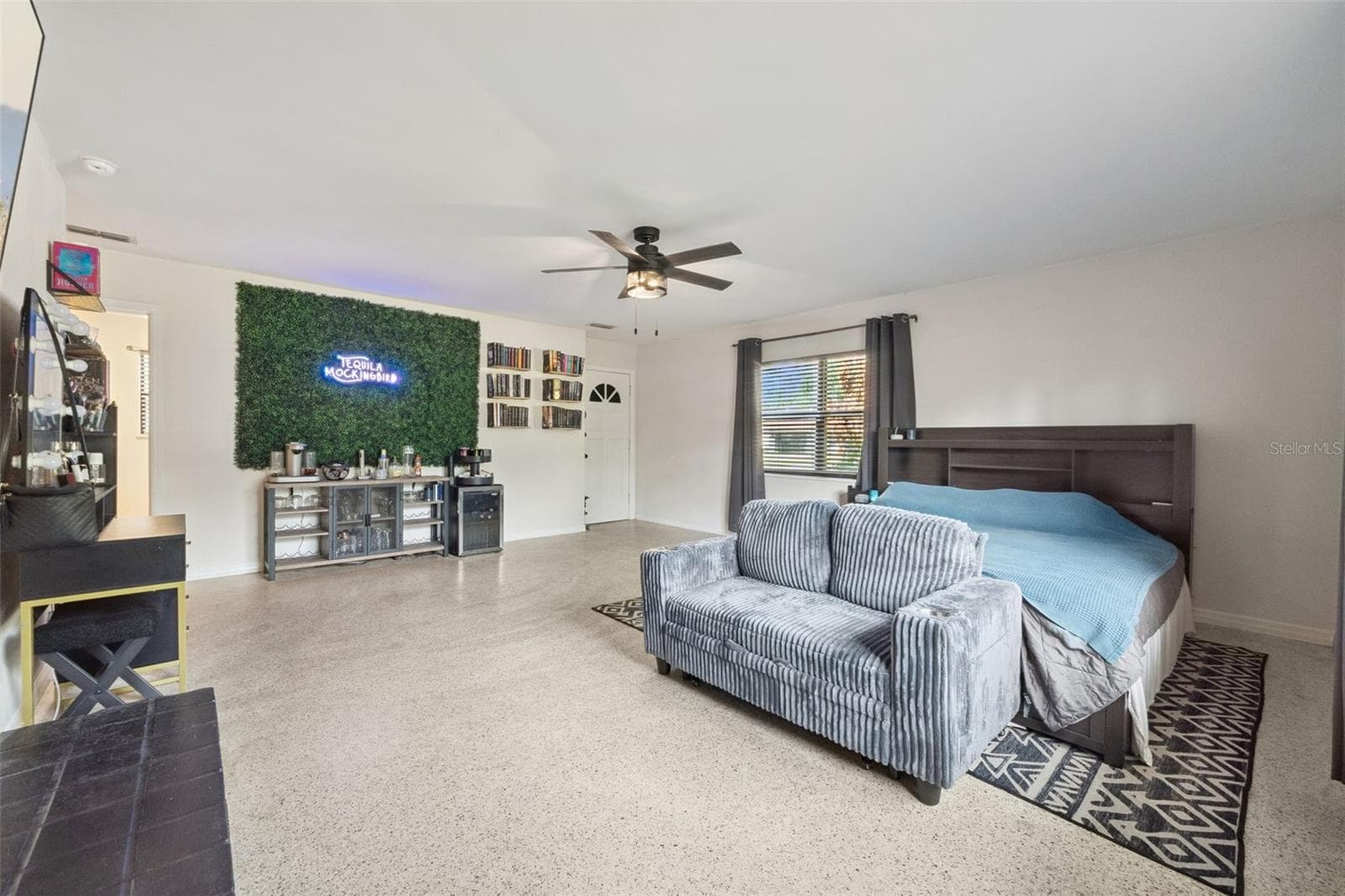 Even space for a cocktail area! - 219 S CRYSTAL DR, SANFORD