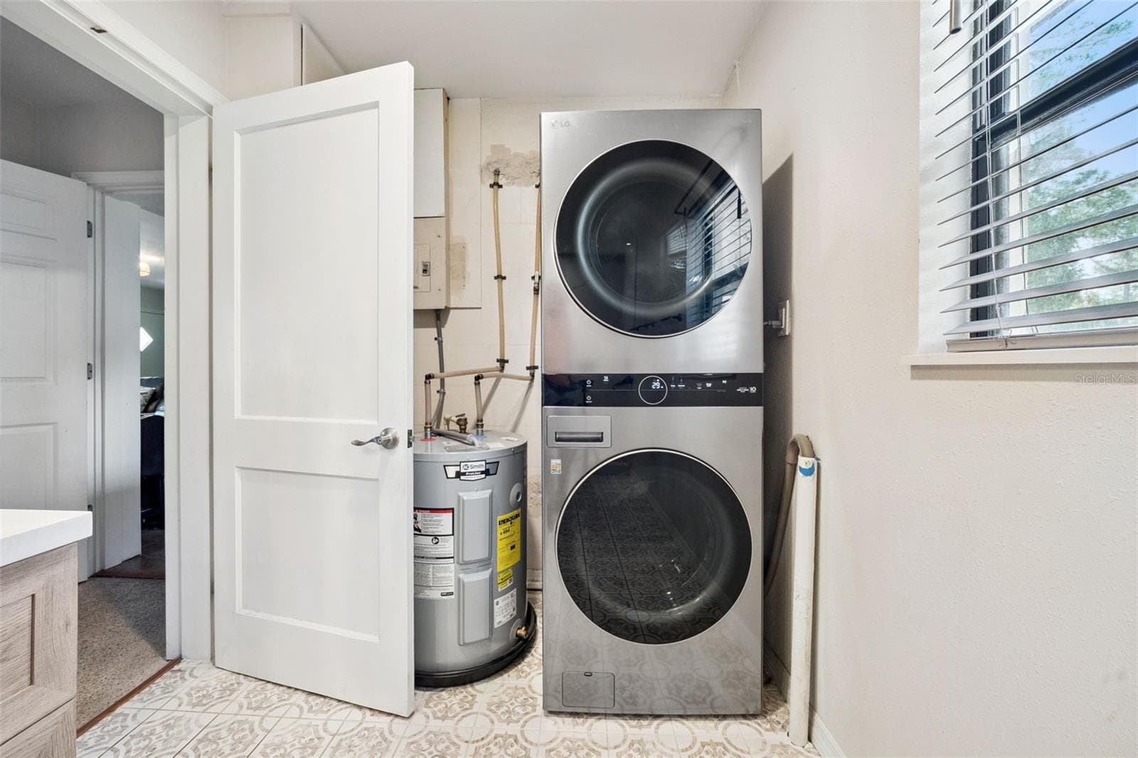 Utility in primary bath - 219 S CRYSTAL DR, SANFORD