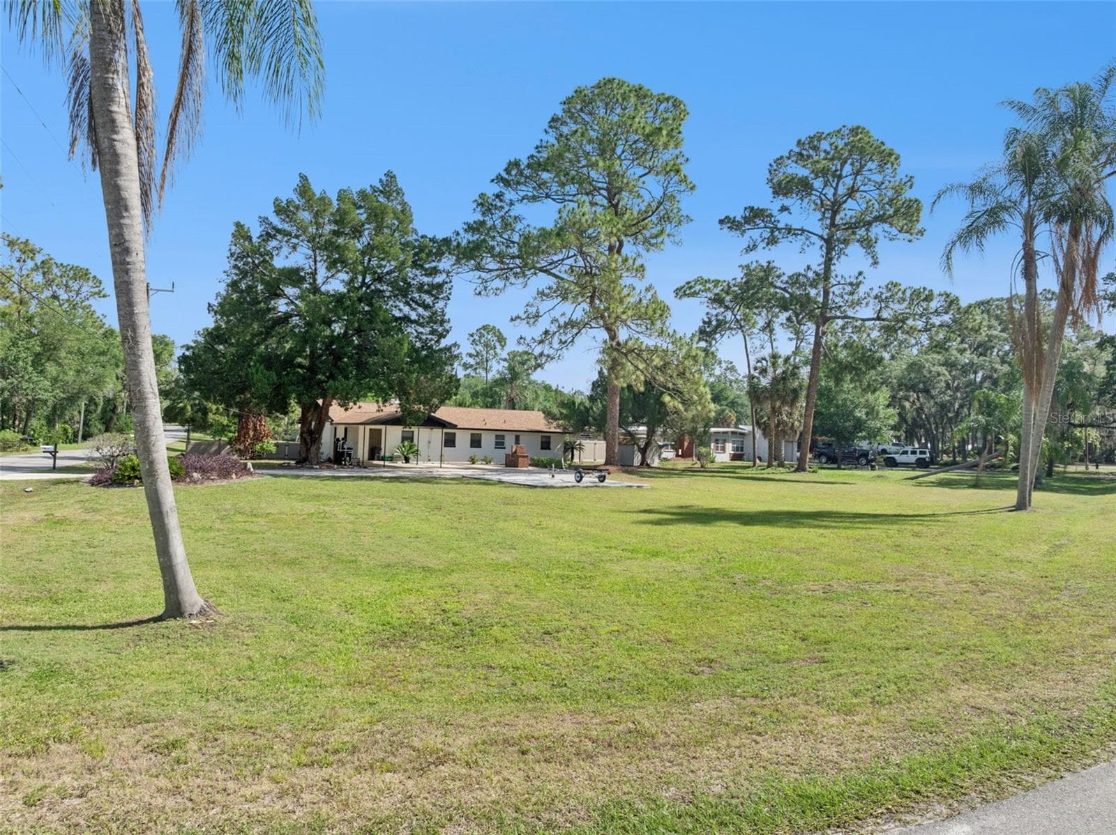 Tons of space in back! - 219 S CRYSTAL DR, SANFORD
