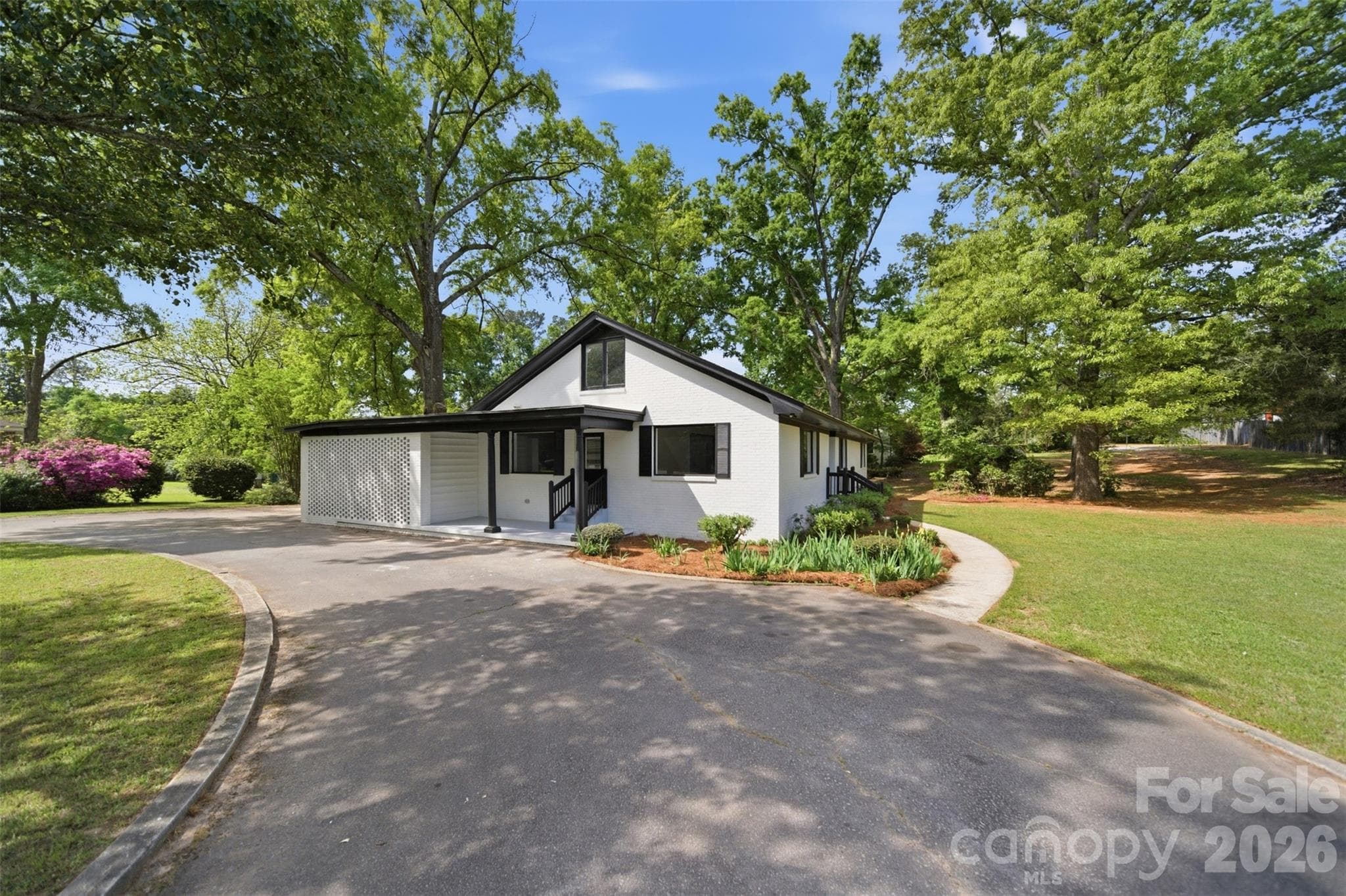 Single Family Residence at 907 Amelia Street, Newberry, photo 2 of 46