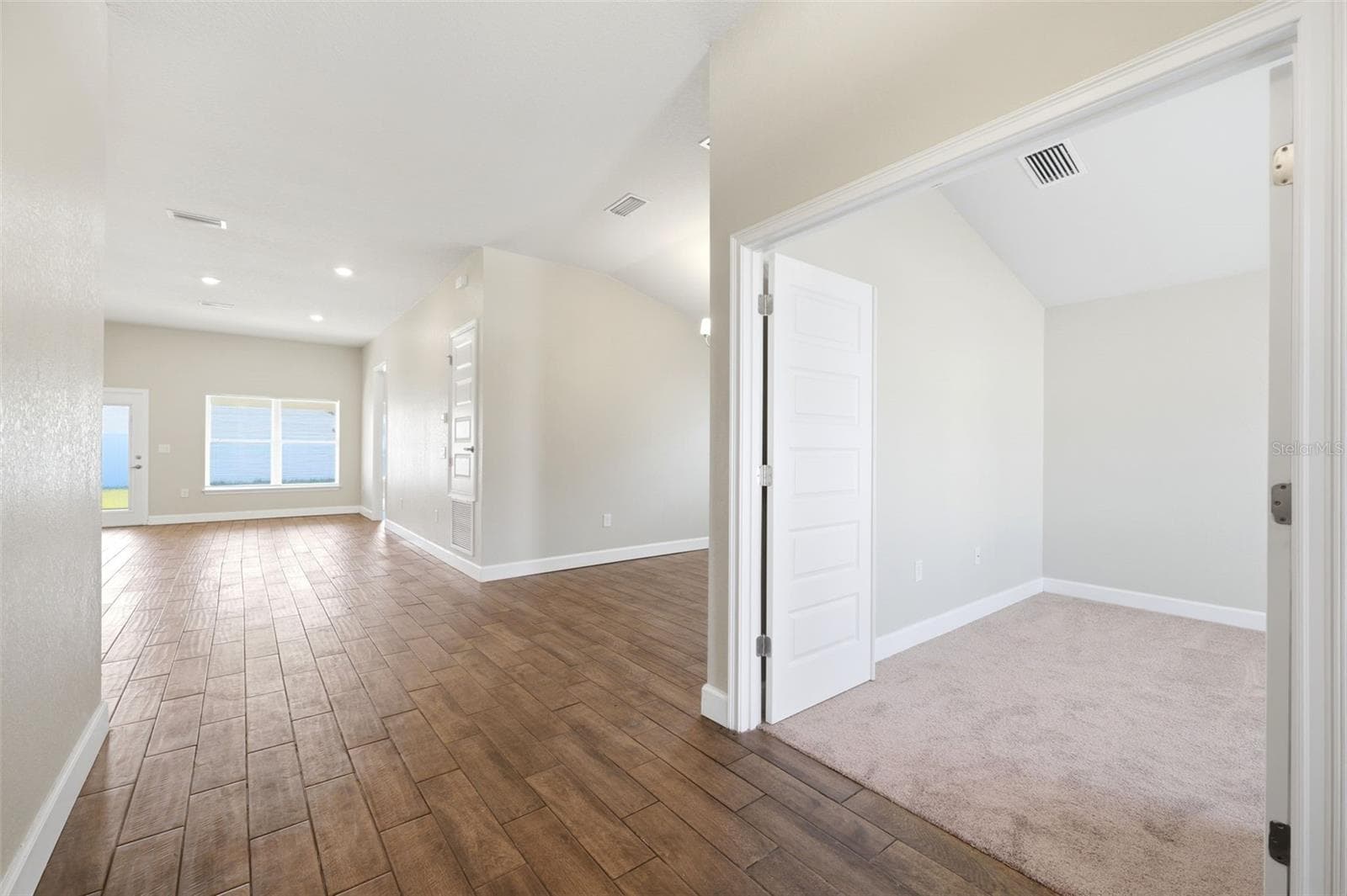 Foyer/Living - 5524 OCEAN BREEZE DR, SPRING HILL
