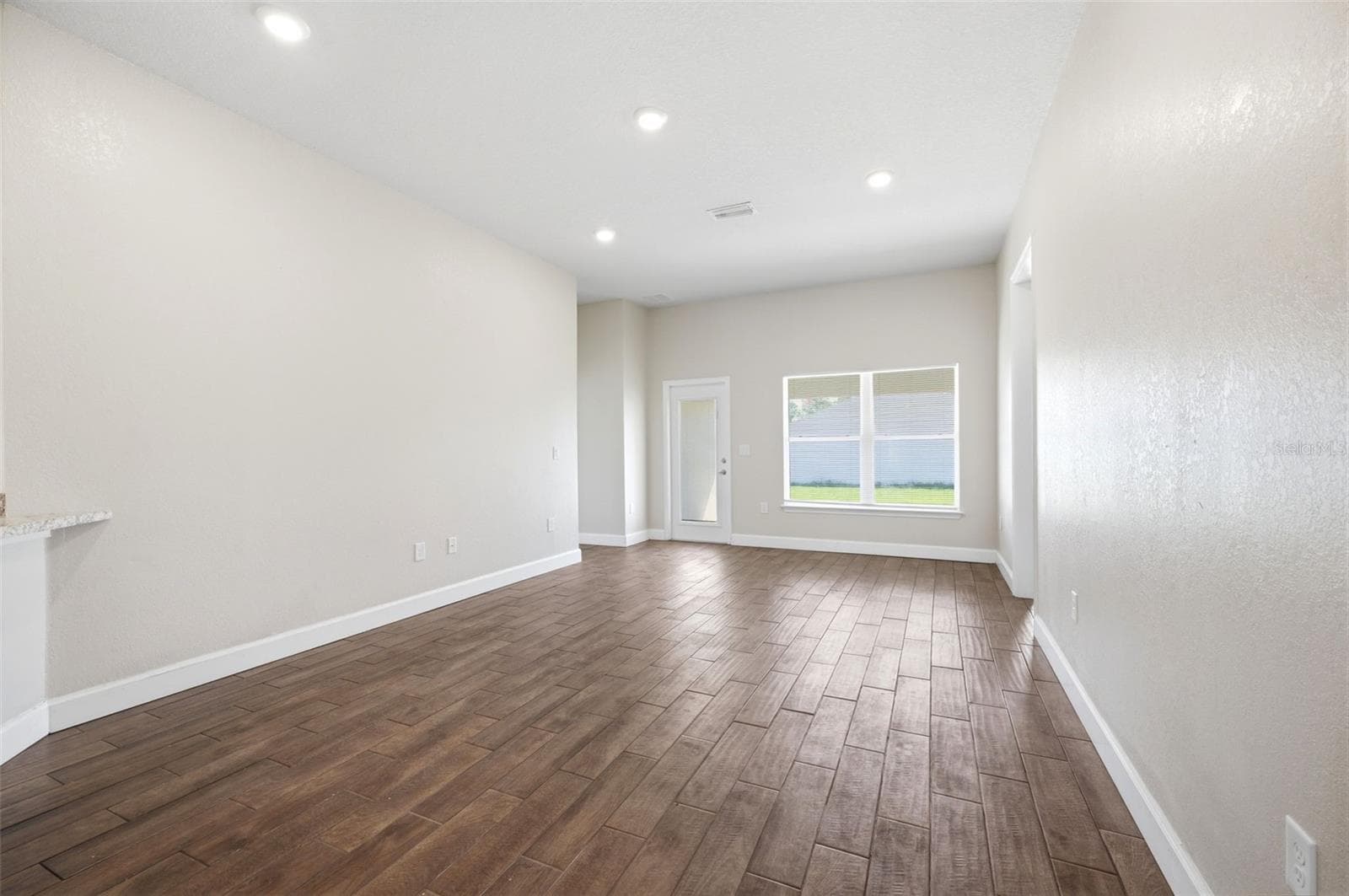 Living - 5524 OCEAN BREEZE DR, SPRING HILL