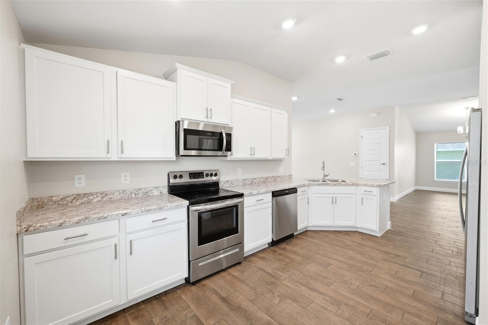 Kitchen - 5524 OCEAN BREEZE DR, SPRING HILL