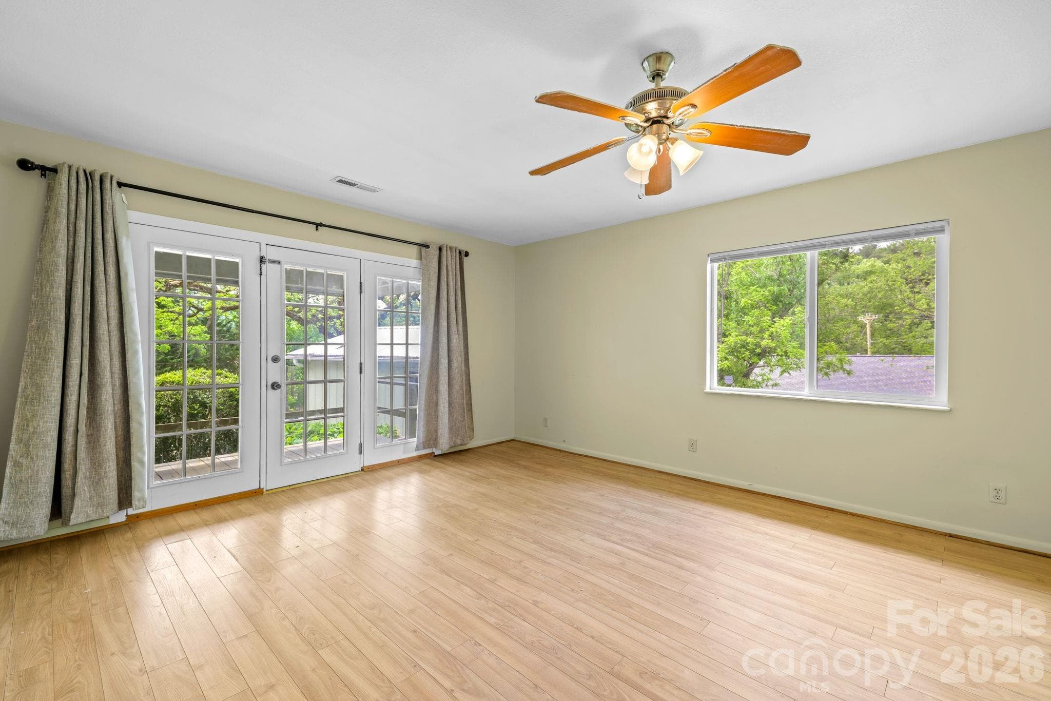Single Family Residence at 19 Quail Ridge Trail, Franklin, photo 3 of 37