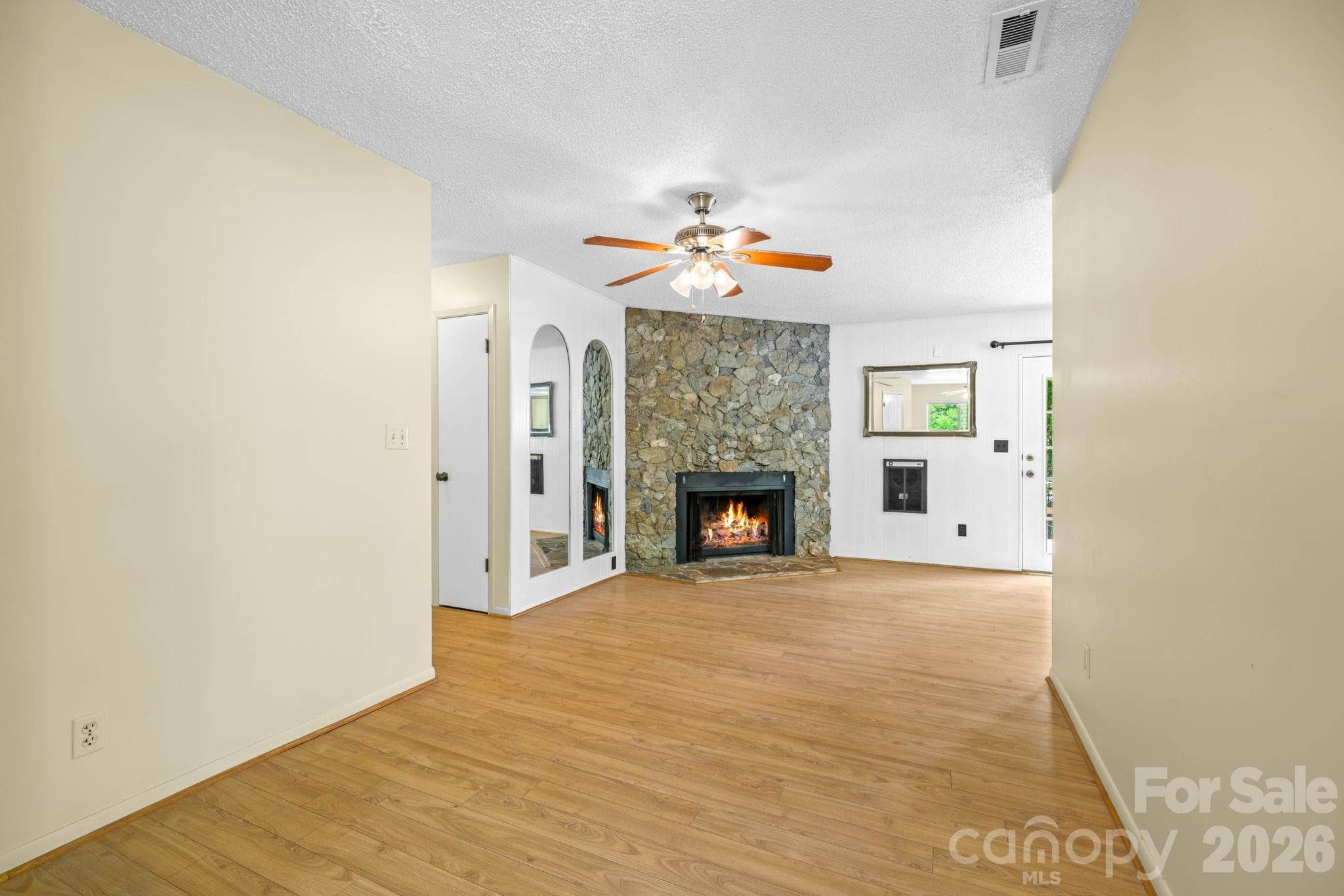 Single Family Residence at 19 Quail Ridge Trail, Franklin, photo 5 of 37