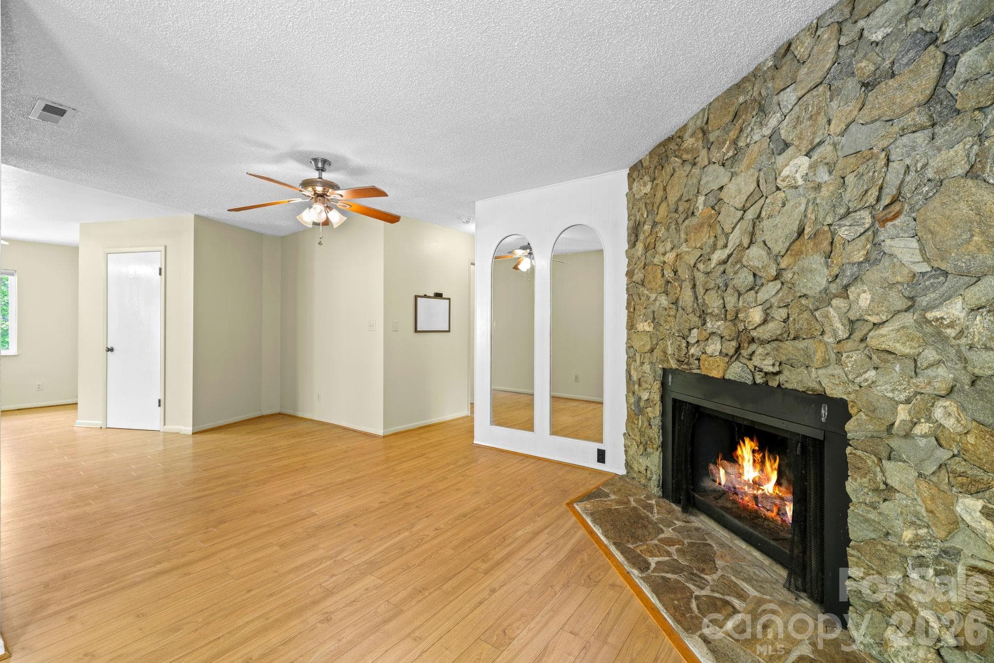 Single Family Residence at 19 Quail Ridge Trail, Franklin, photo 6 of 37