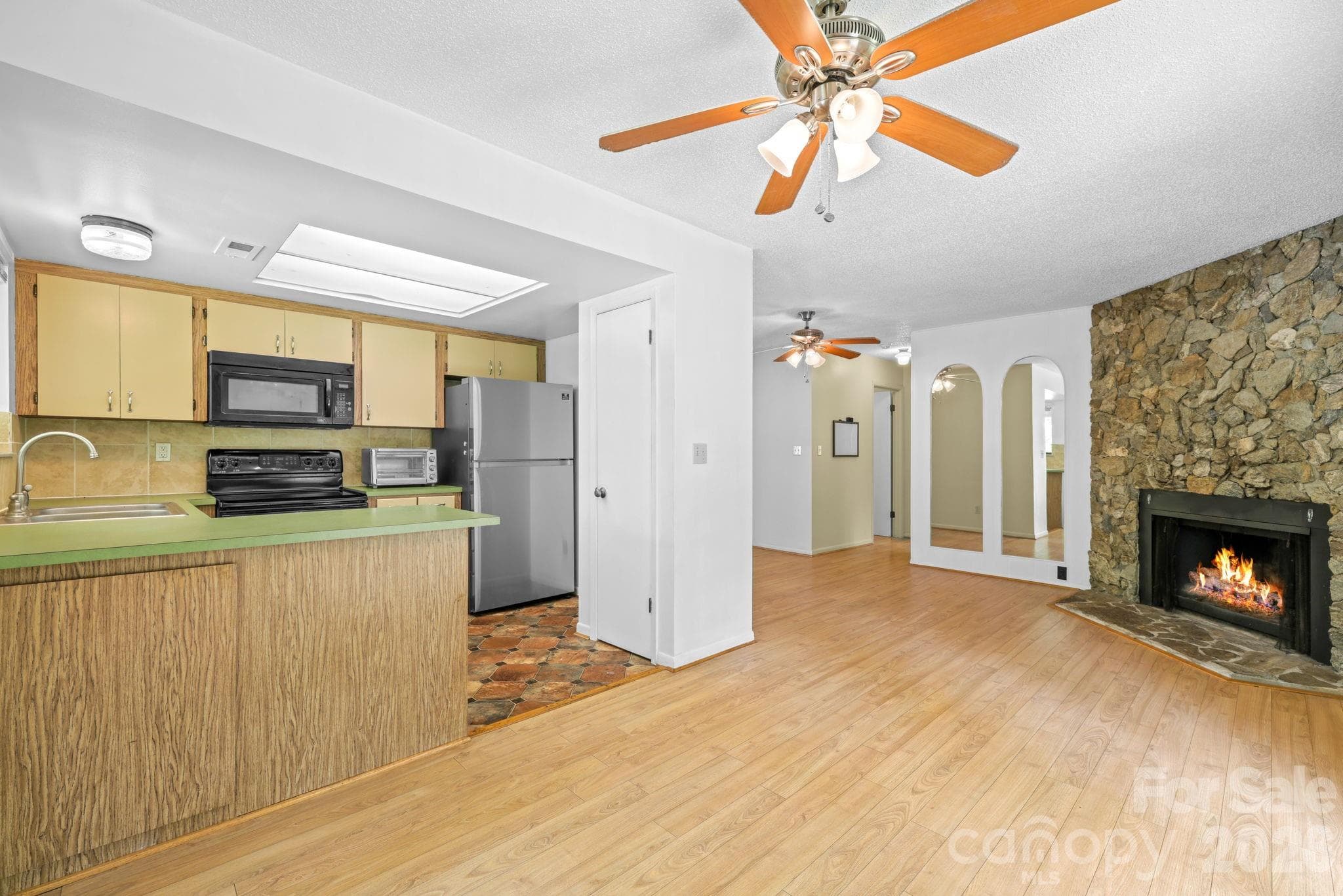 Single Family Residence at 19 Quail Ridge Trail, Franklin, photo 8 of 37