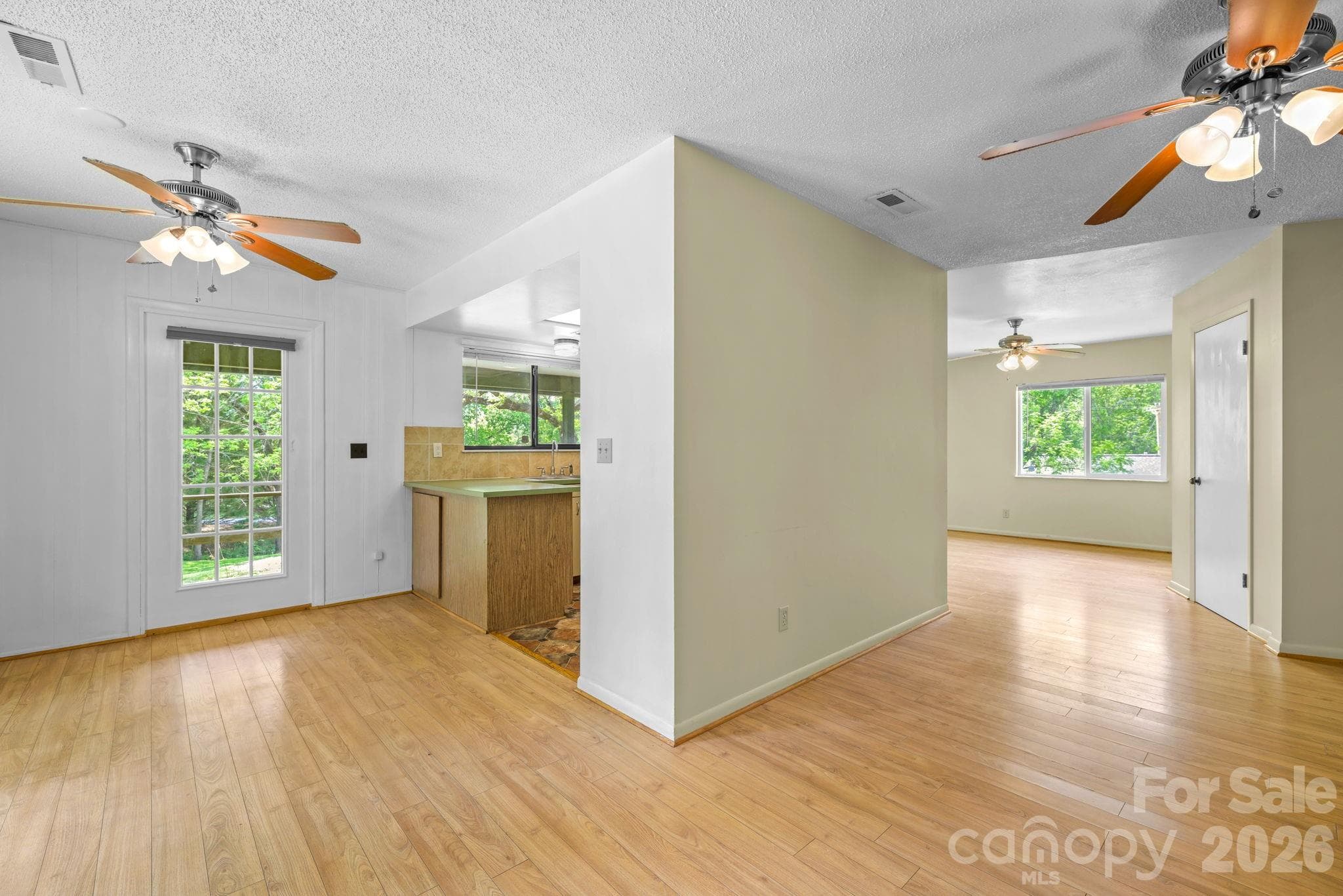 Single Family Residence at 19 Quail Ridge Trail, Franklin, photo 10 of 37