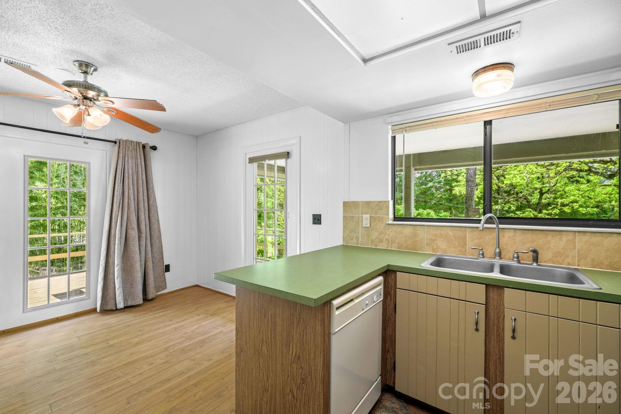 Single Family Residence at 19 Quail Ridge Trail, Franklin, photo 12 of 37