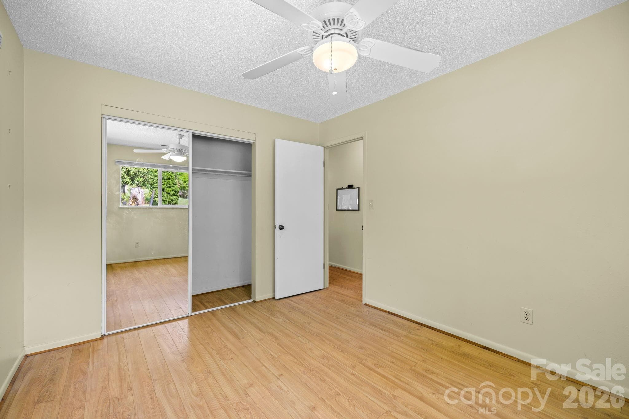 Single Family Residence at 19 Quail Ridge Trail, Franklin, photo 16 of 37